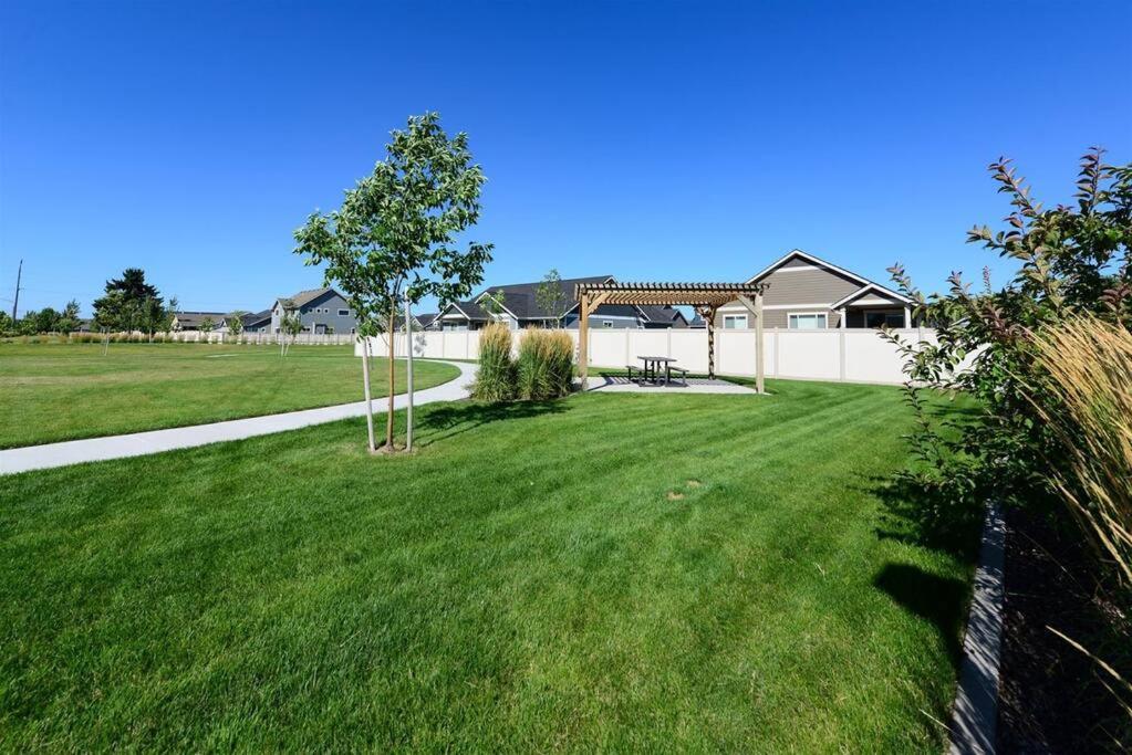 CDA Hideaway 4 bed 3 Bath Modern Mid Term Rental, photo 24