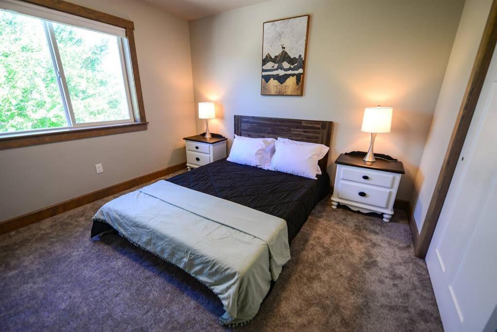 CDA Hideaway 4 bed 3 Bath Modern Mid Term Rental, photo 9