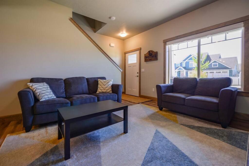 CDA Hideaway 4 bed 3 Bath Modern Mid Term Rental