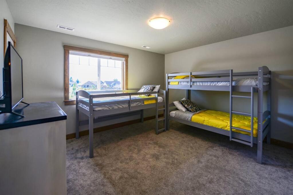 CDA Hideaway 4 bed 3 Bath Modern Mid Term Rental, photo 18