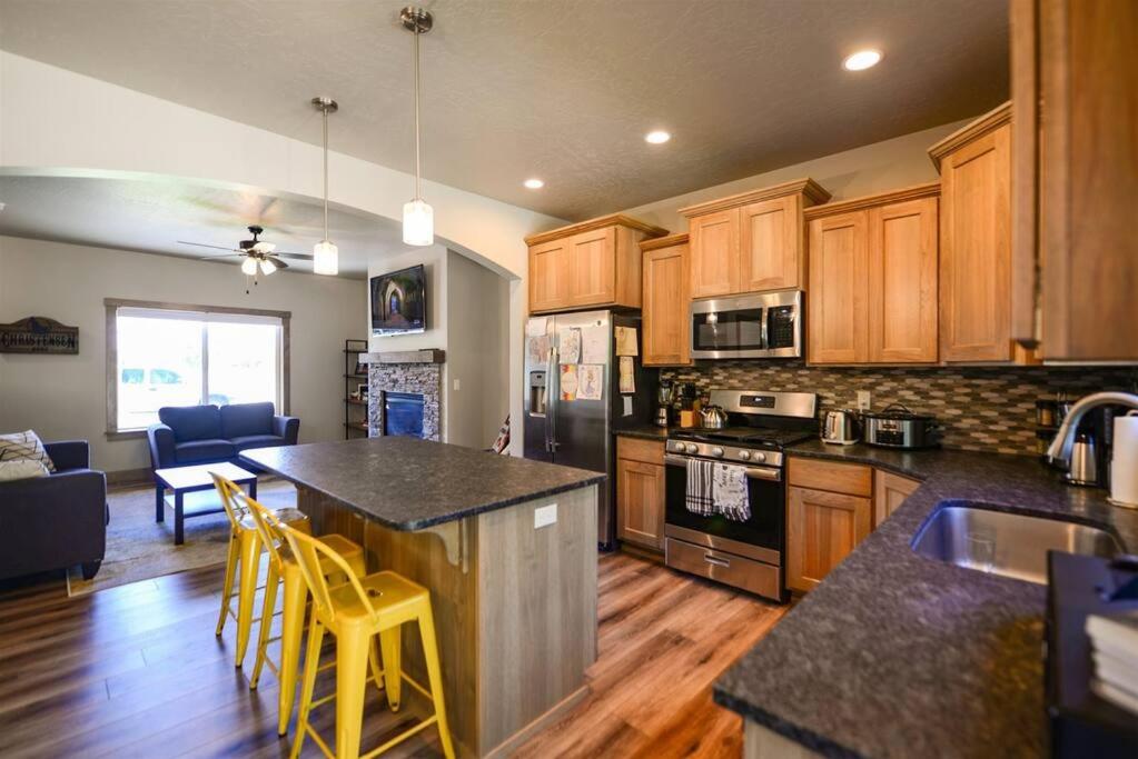 CDA Hideaway 4 bed 3 Bath Modern Mid Term Rental, photo 26
