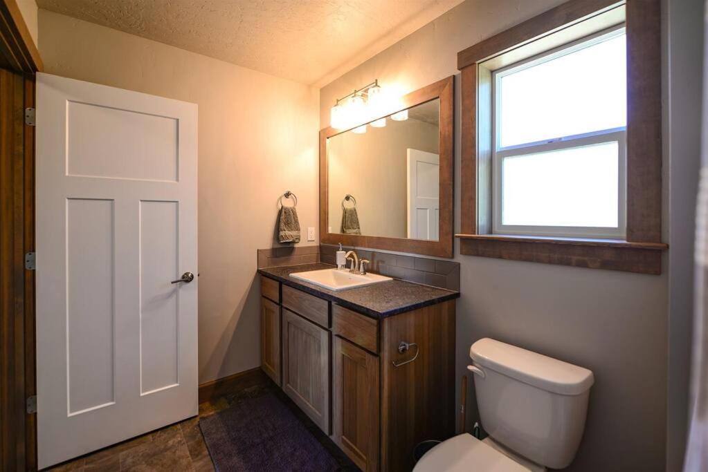 CDA Hideaway 4 bed 3 Bath Modern Mid Term Rental, photo 23