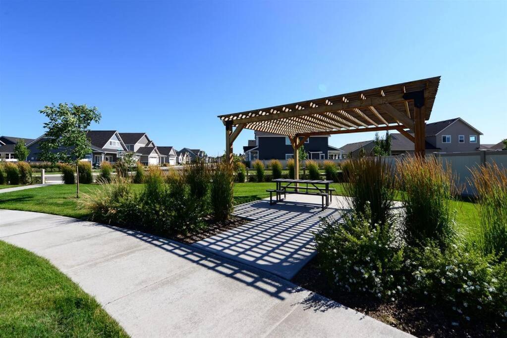 CDA Hideaway 4 bed 3 Bath Modern Mid Term Rental, photo 22