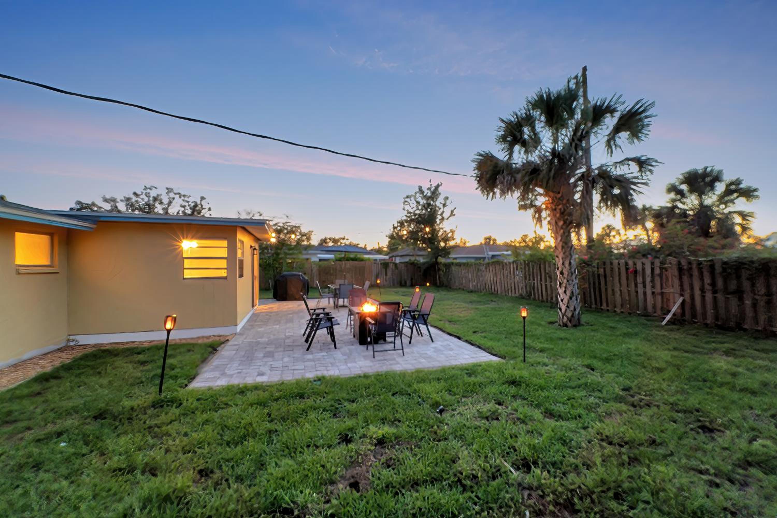 Southland Breezy Dreams - 10 Minutes to beach view 5