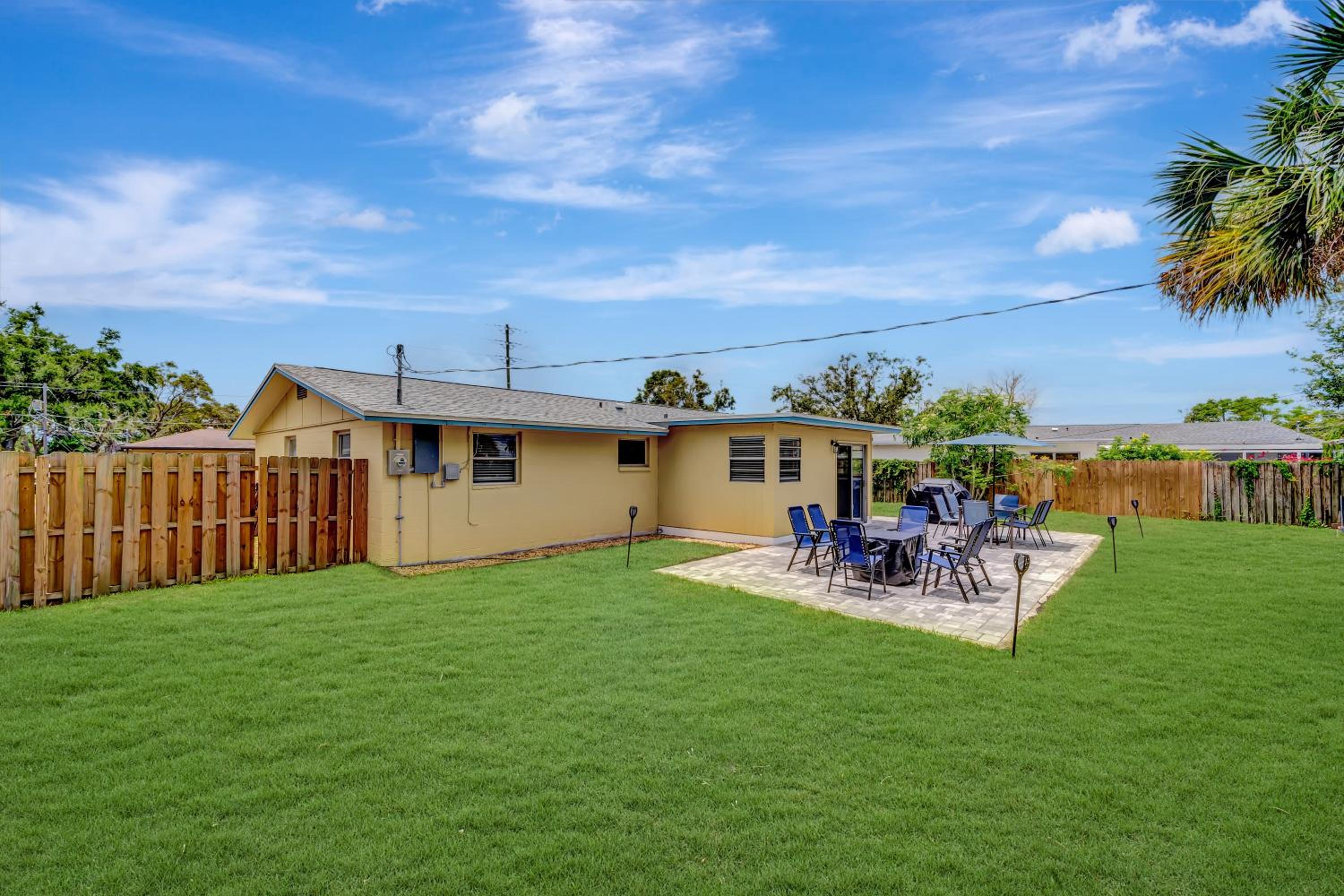 Southland Breezy Dreams - 10 Minutes to beach view 2