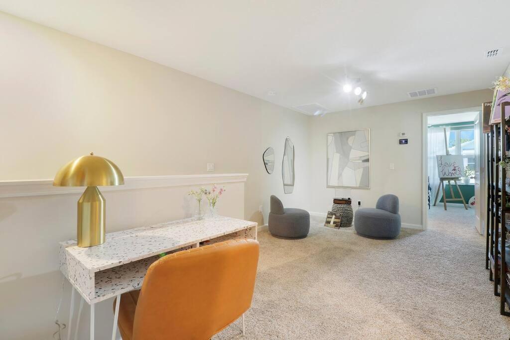 Luxury Retreat: Soulful Design. Pet Friendly 3/2.5 Townhome view 4