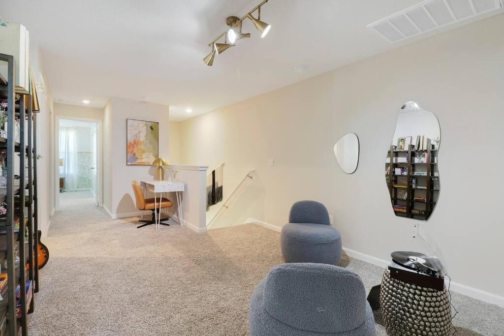 Luxury Retreat: Soulful Design. Pet Friendly 3/2.5 Townhome view 5