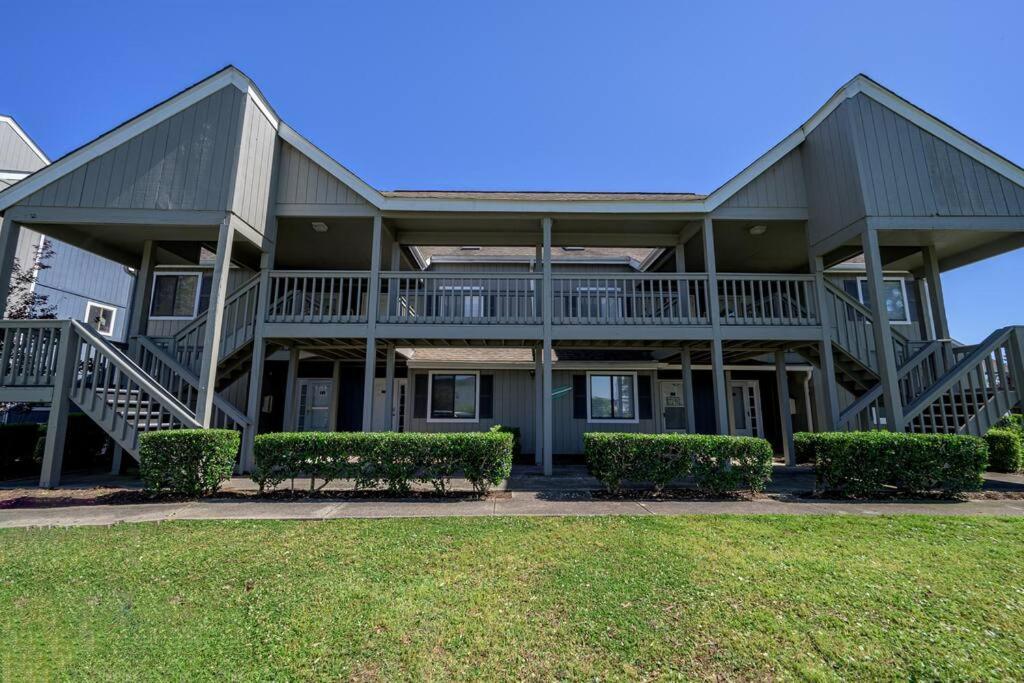 Poolside Condo in Surfside Beach view 4