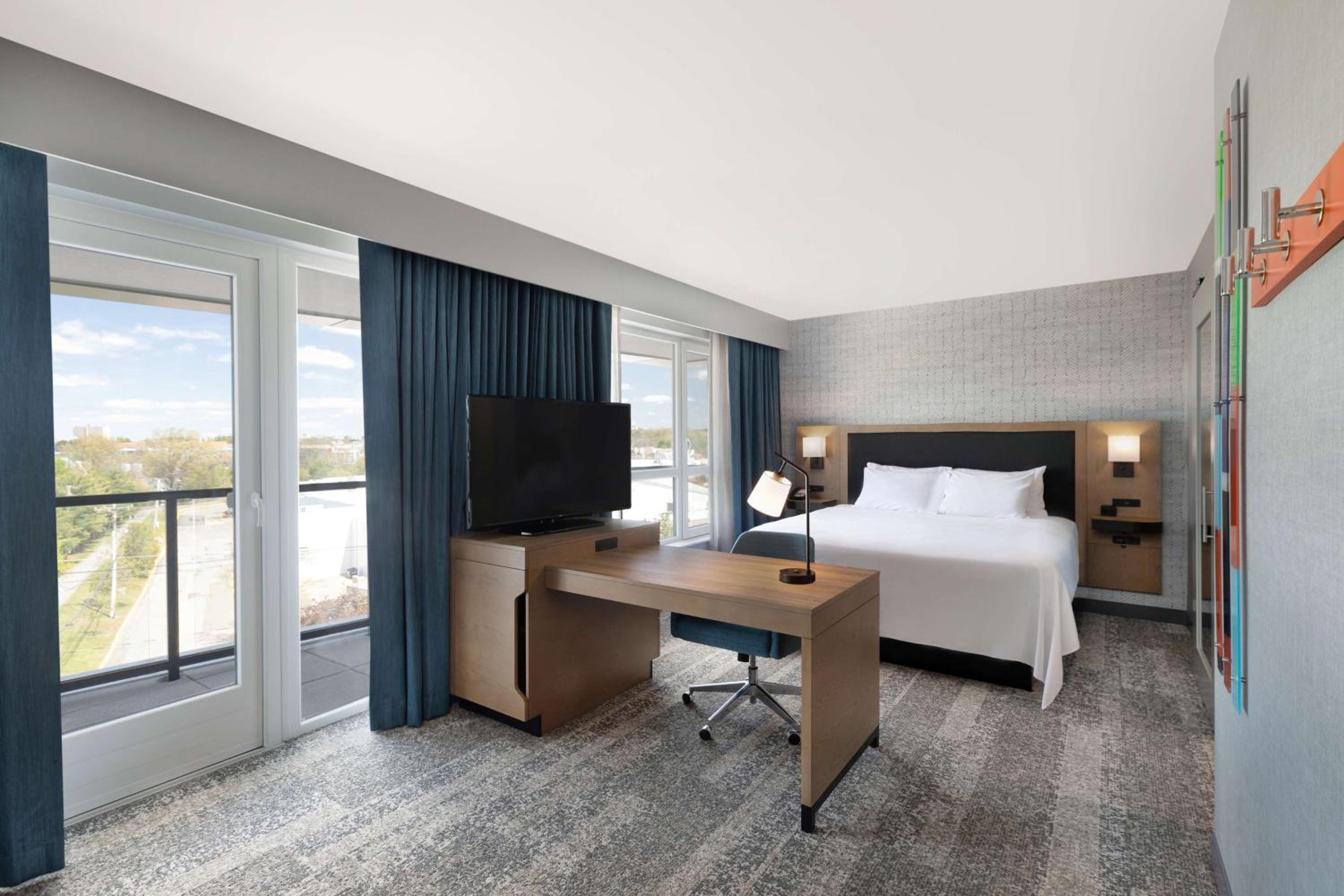 Watertown Vacations - Hampton Inn  Suites Watertown Boston, Ma - Property Image 11