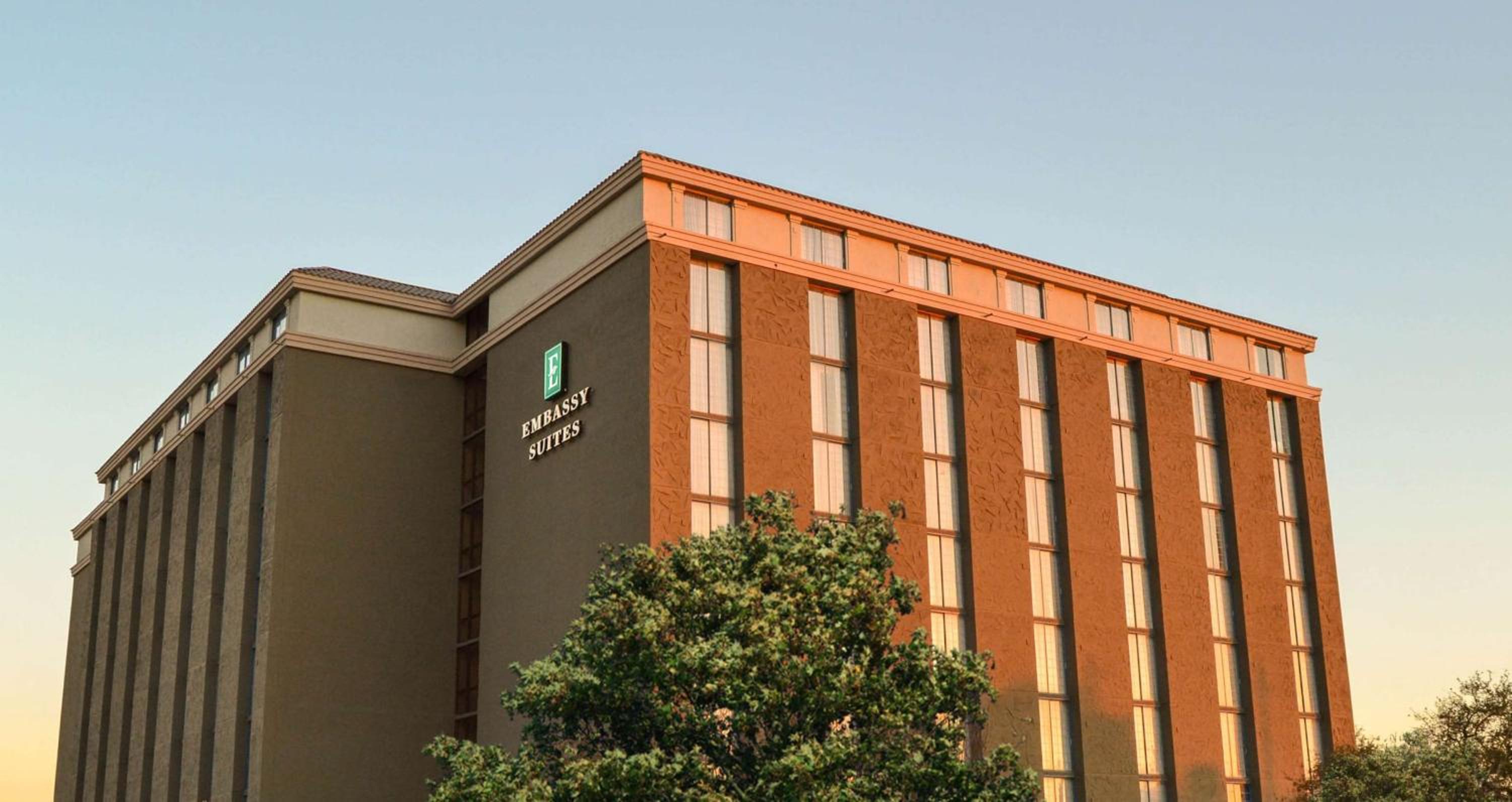 Hotel Embassy Suites by Hilton Austin Central - Image 1