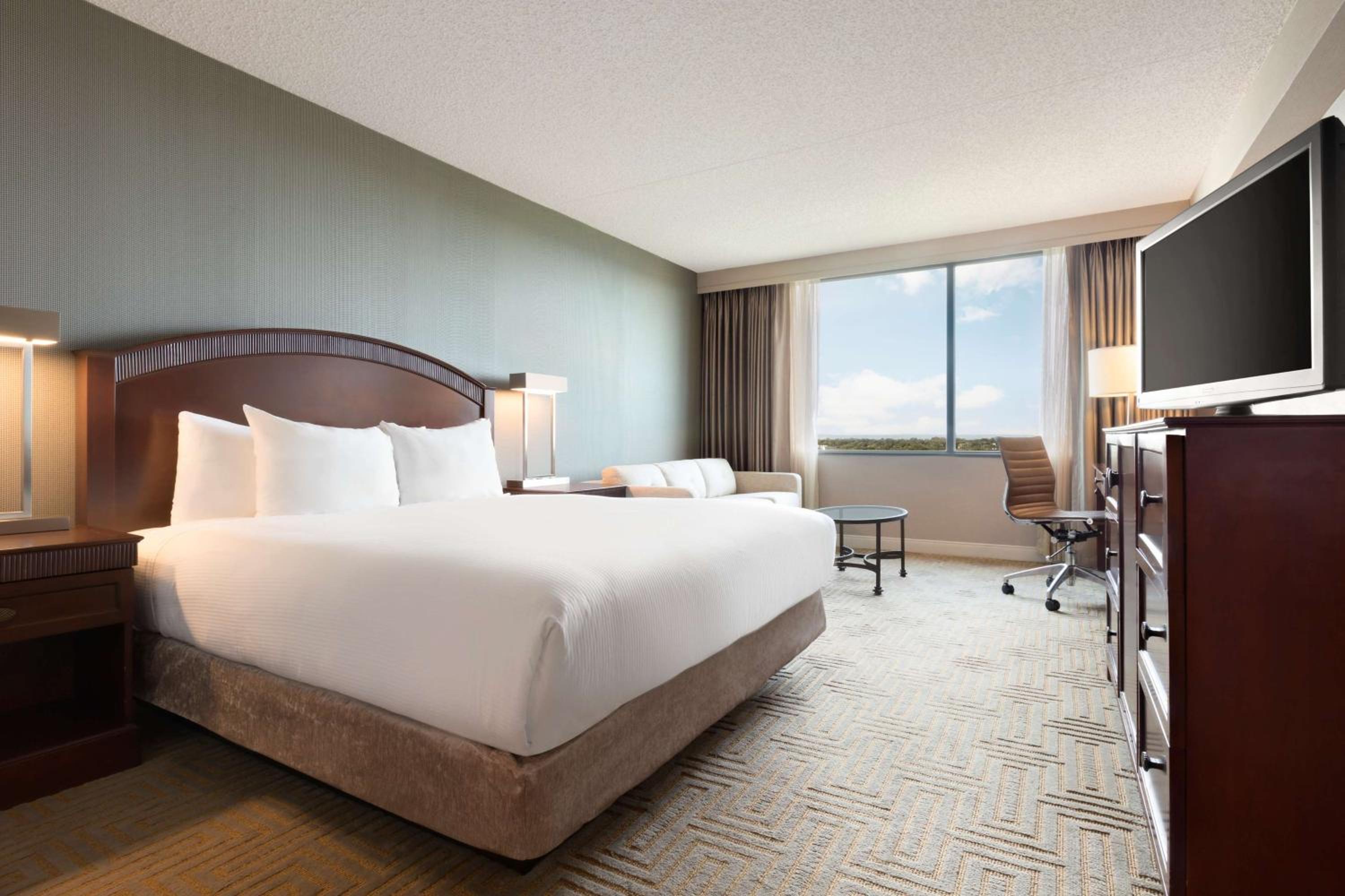 East Brunswick Vacations - Hilton East Brunswick - Property Image 19