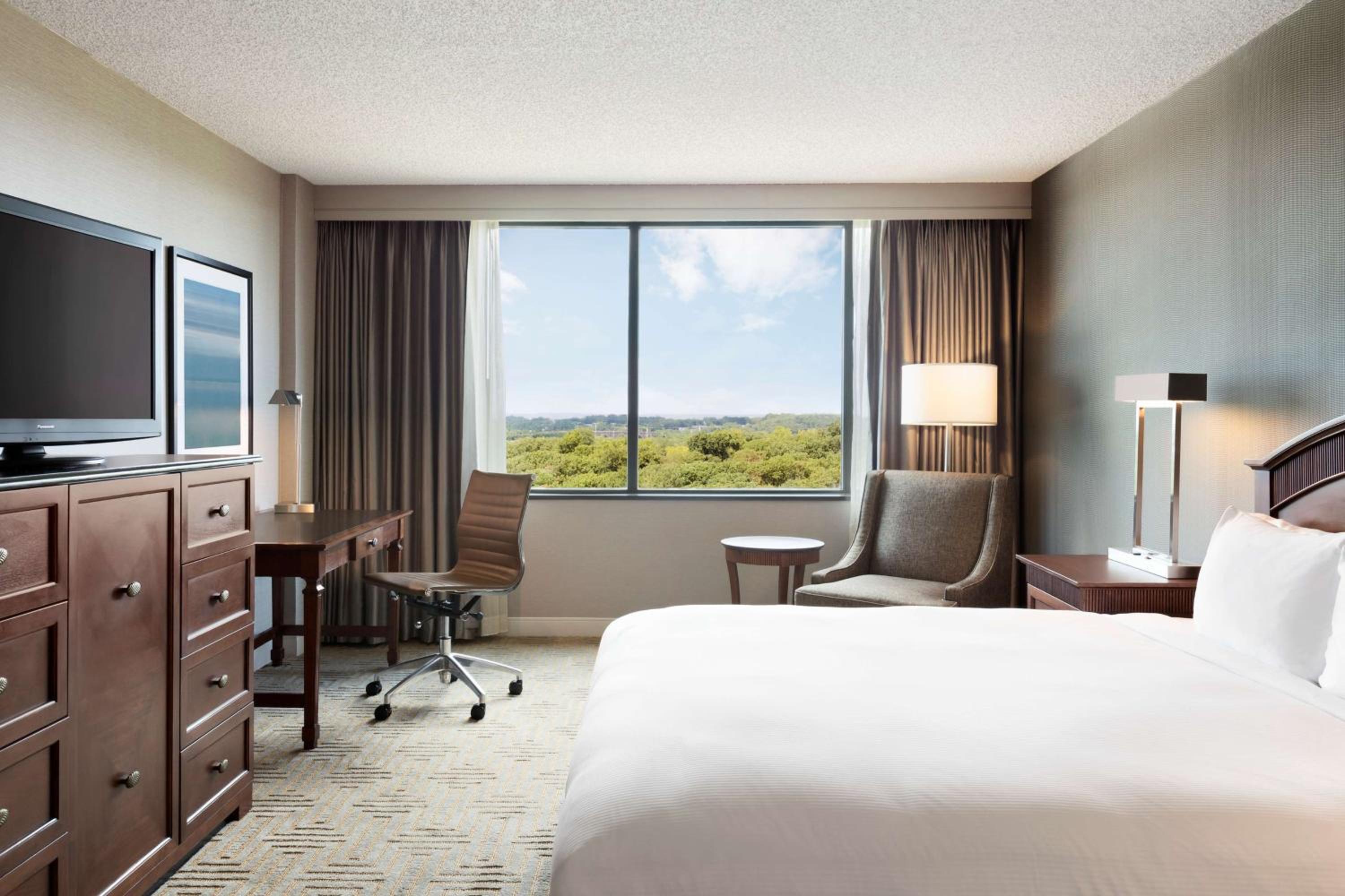 East Brunswick Vacations - Hilton East Brunswick - Property Image 2
