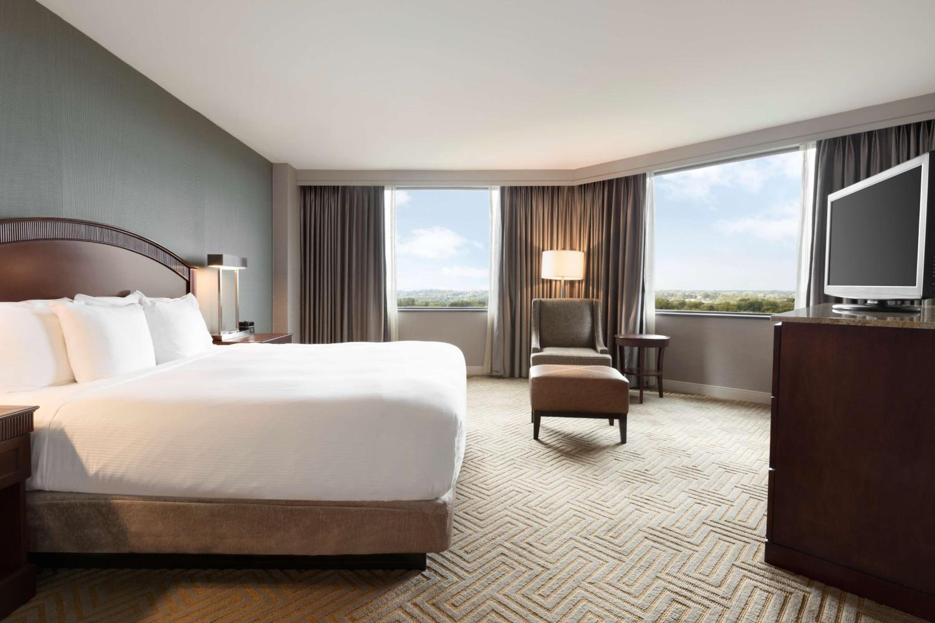 East Brunswick Vacations - Hilton East Brunswick - Property Image 13