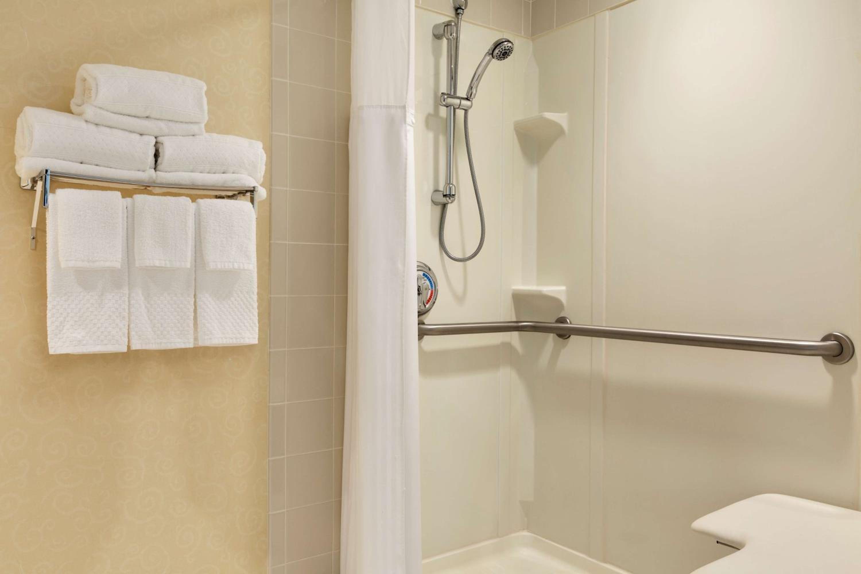 East Brunswick Vacations - Hilton East Brunswick - Property Image 11
