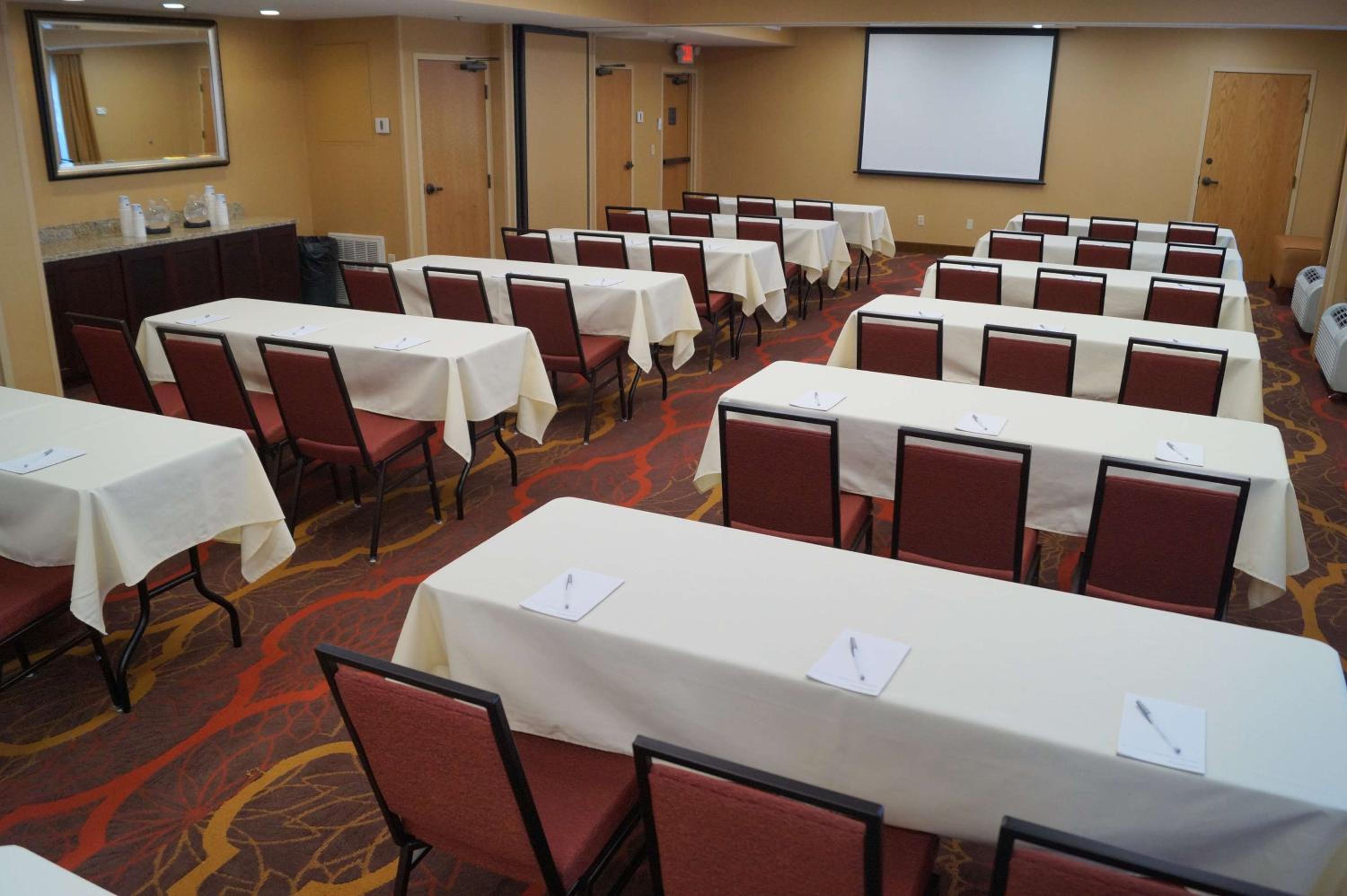 Altoona Vacations - Hampton Inn Altoona - Property Image 8