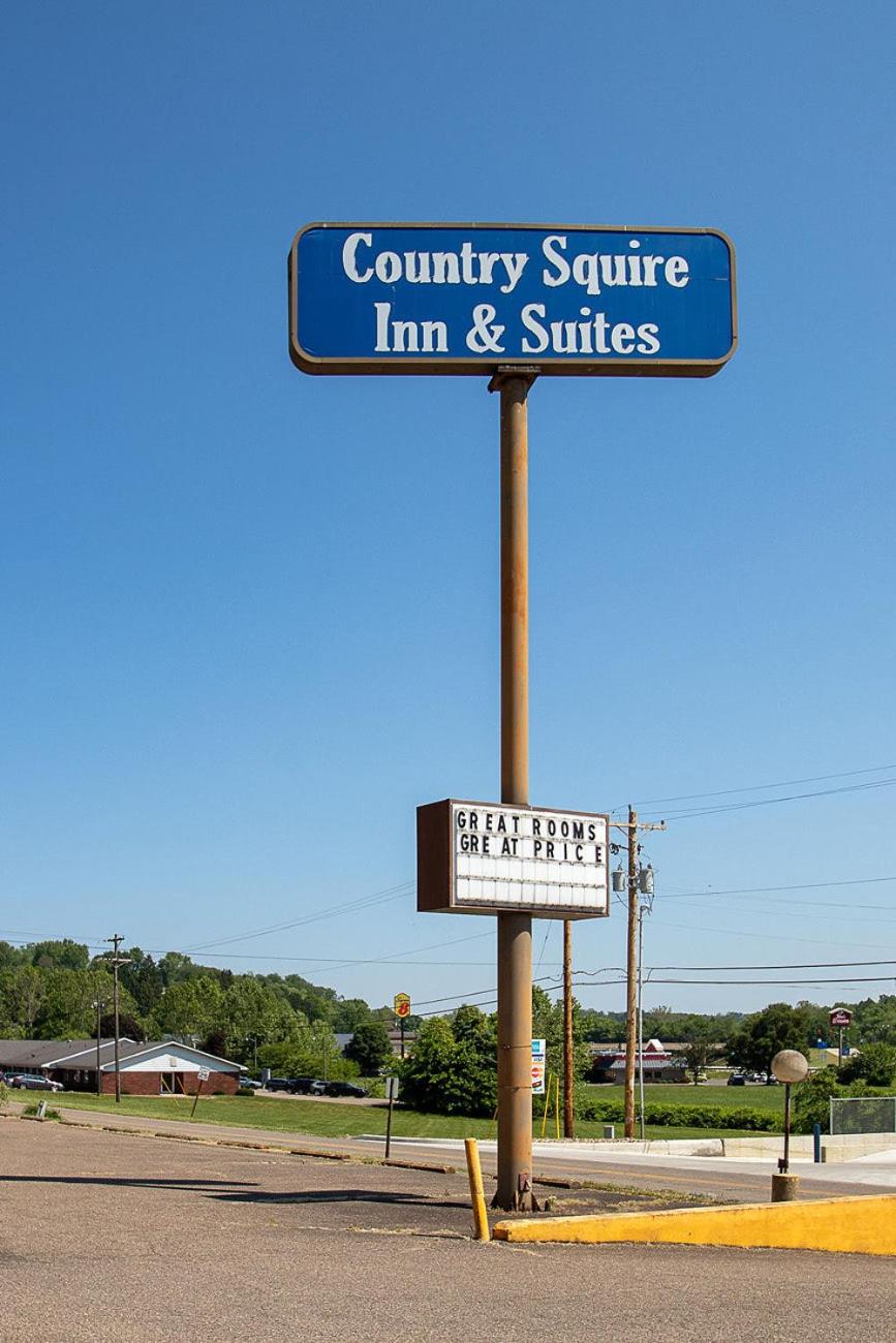 Country Squire inn and suites view 3