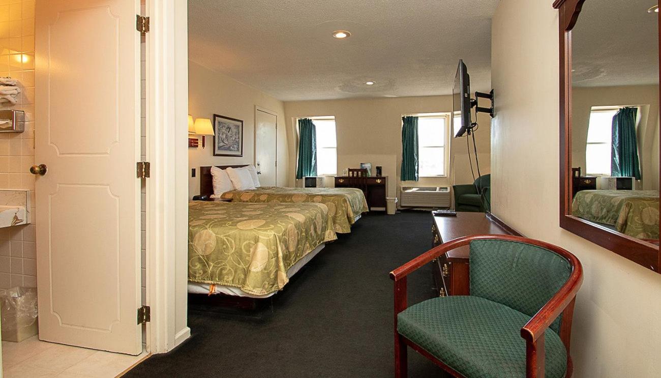 Country Squire inn and suites view 4