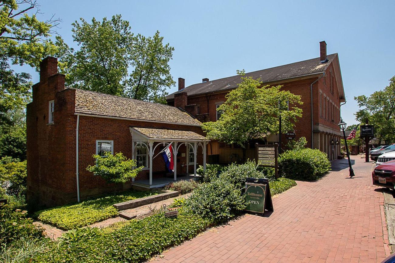 Country Squire inn and suites view 5