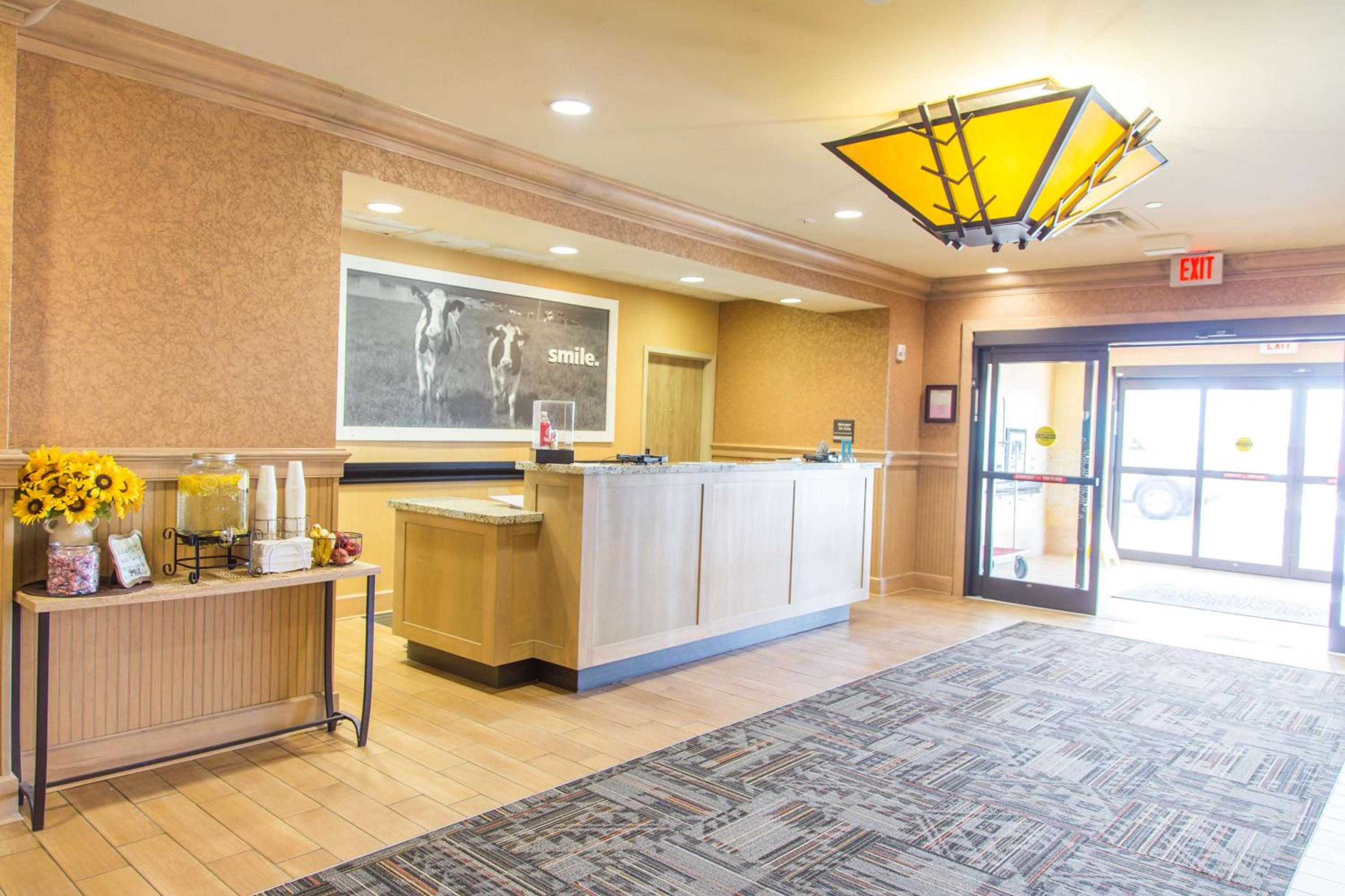 Dodge City Vacations - Hampton Inn  Suites Dodge City - Property Image 60