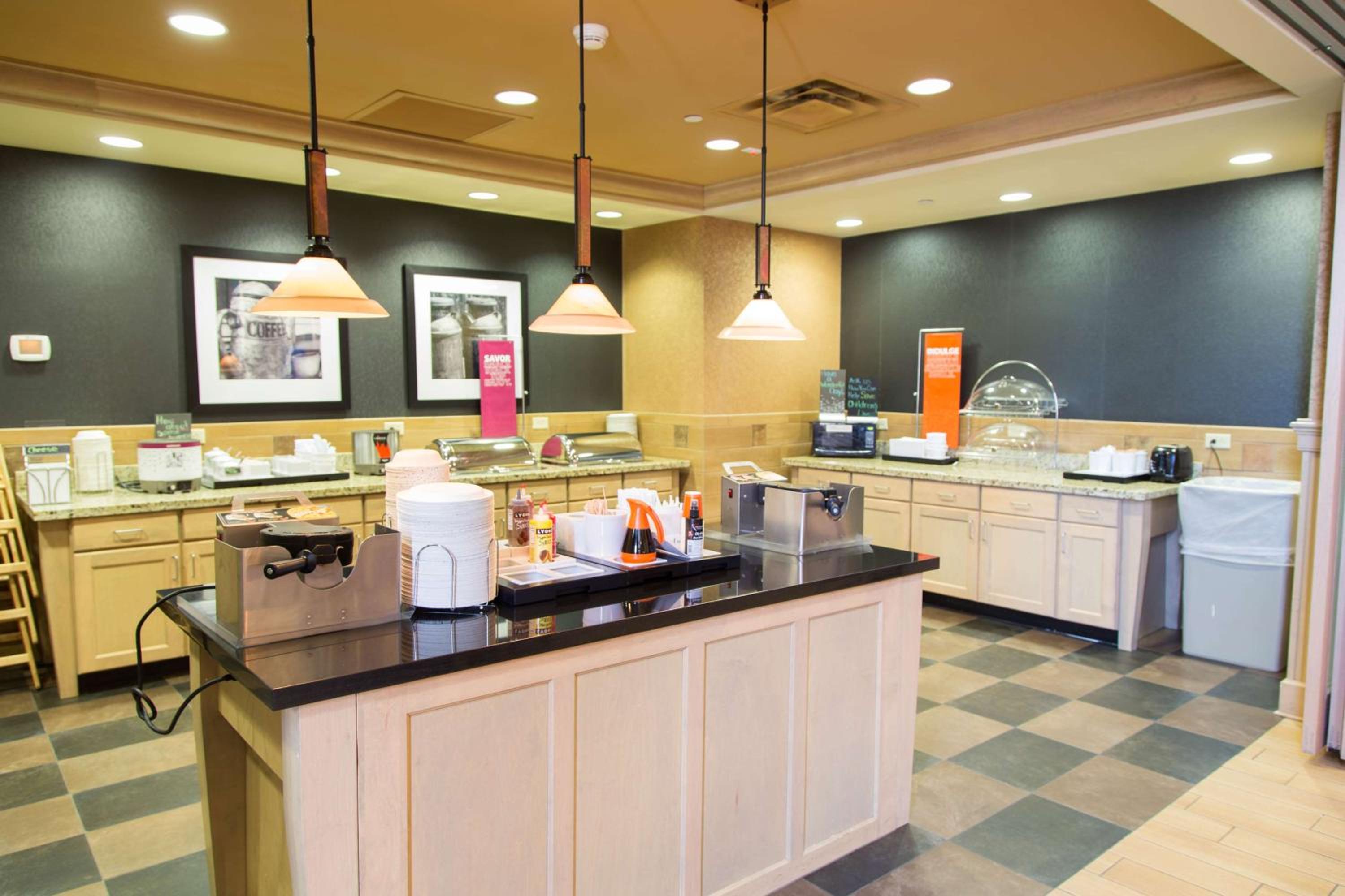 Dodge City Vacations - Hampton Inn  Suites Dodge City - Property Image 3