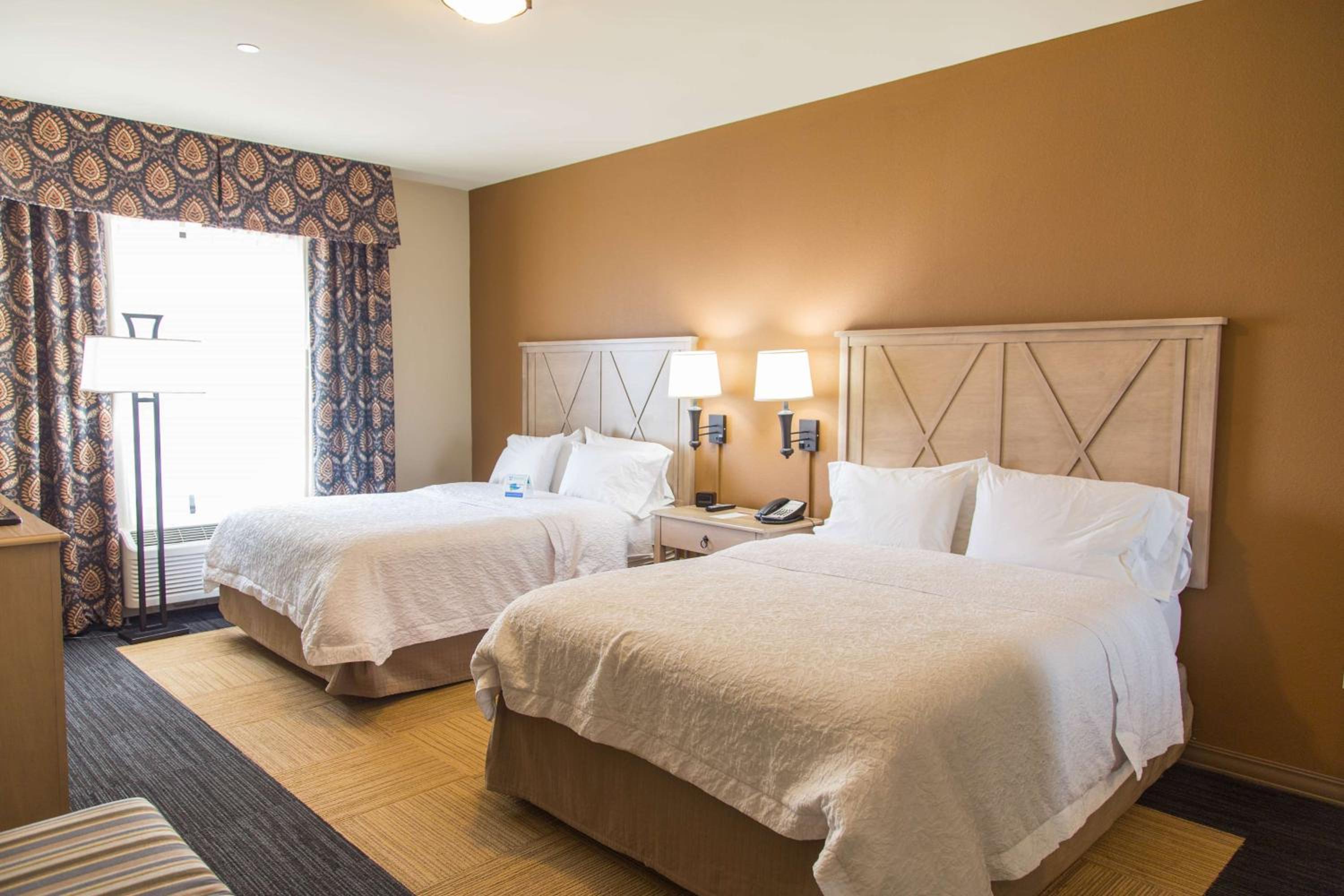 Dodge City Vacations - Hampton Inn  Suites Dodge City - Property Image 46