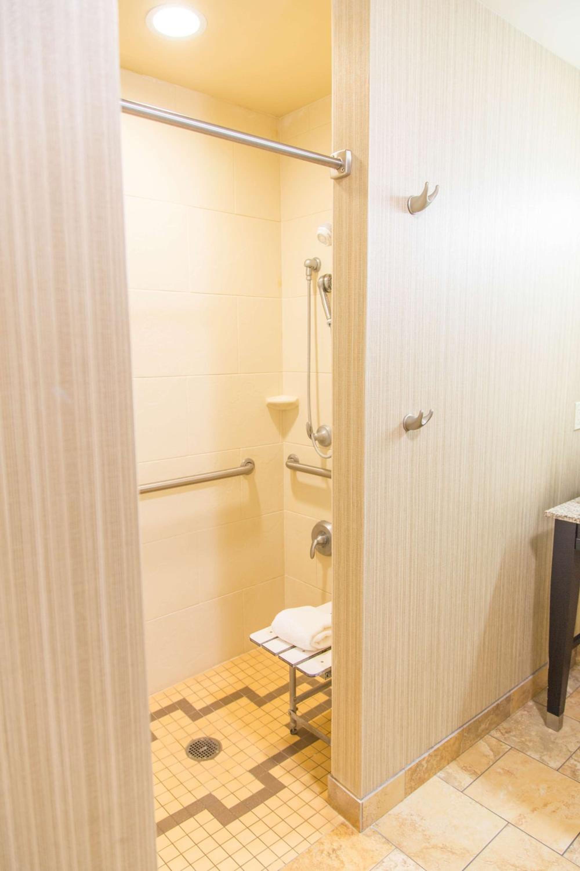 Dodge City Vacations - Hampton Inn  Suites Dodge City - Property Image 3