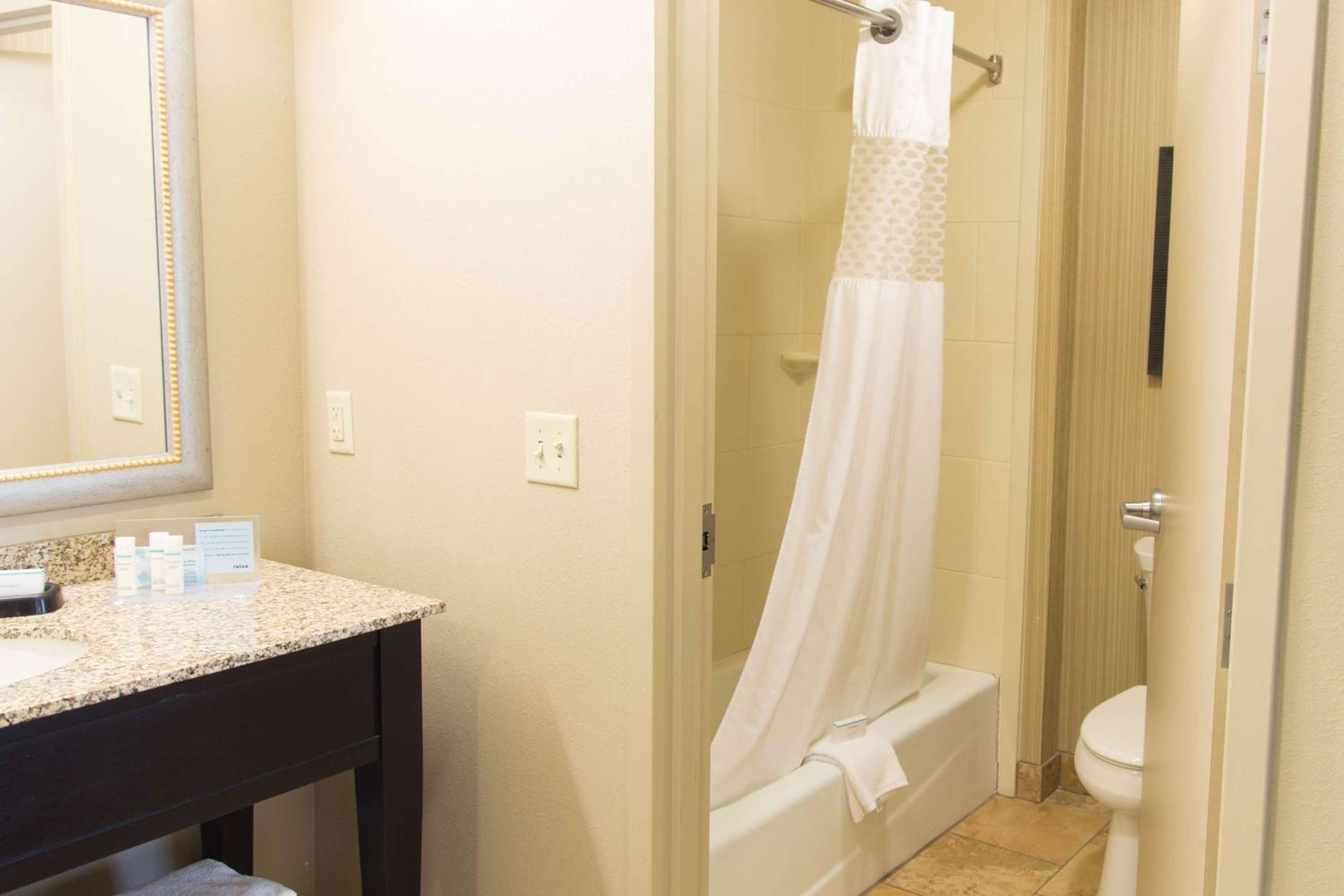 Dodge City Vacations - Hampton Inn  Suites Dodge City - Property Image 8