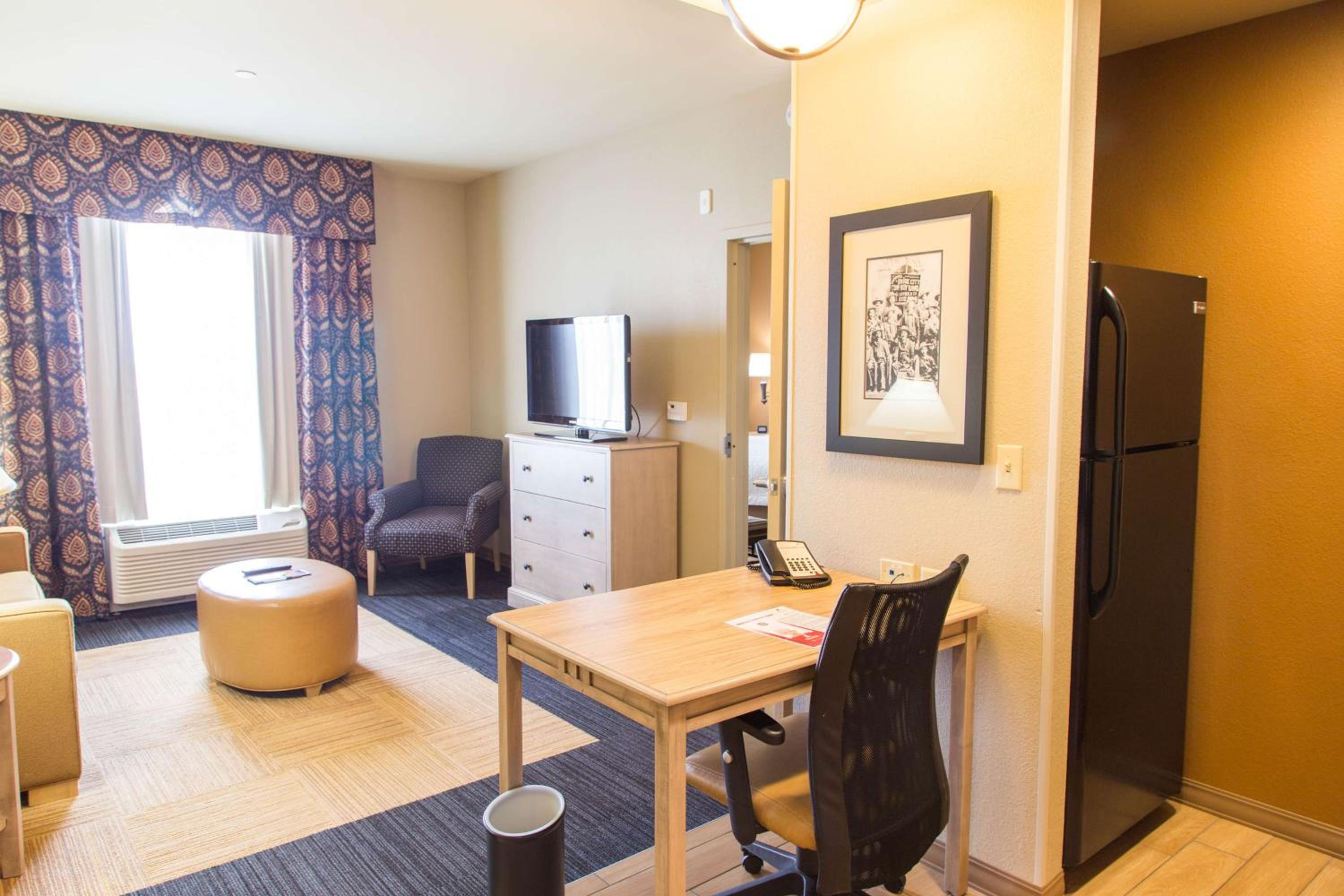 Dodge City Vacations - Hampton Inn  Suites Dodge City - Property Image 12