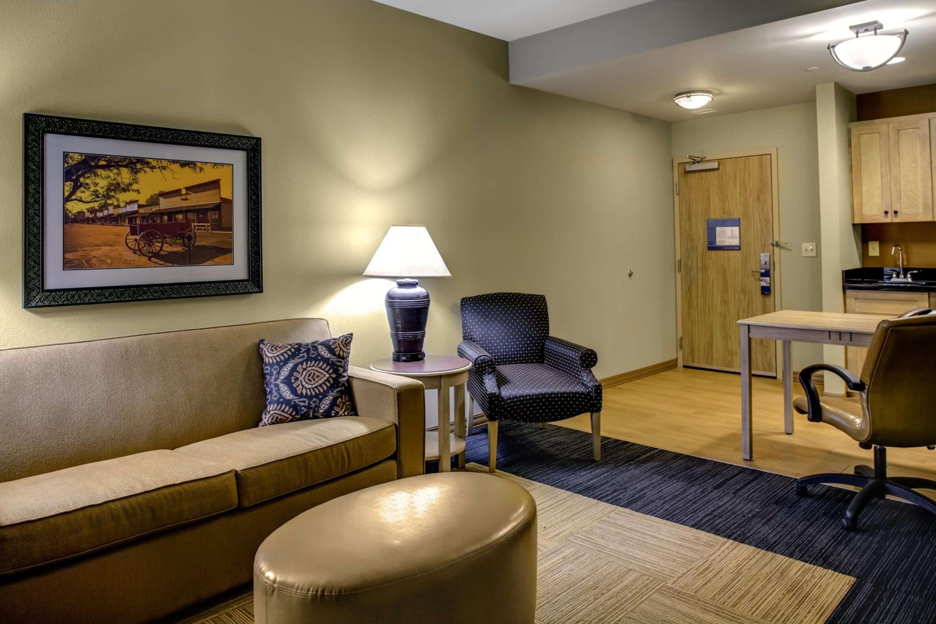 Dodge City Vacations - Hampton Inn  Suites Dodge City - Property Image 24