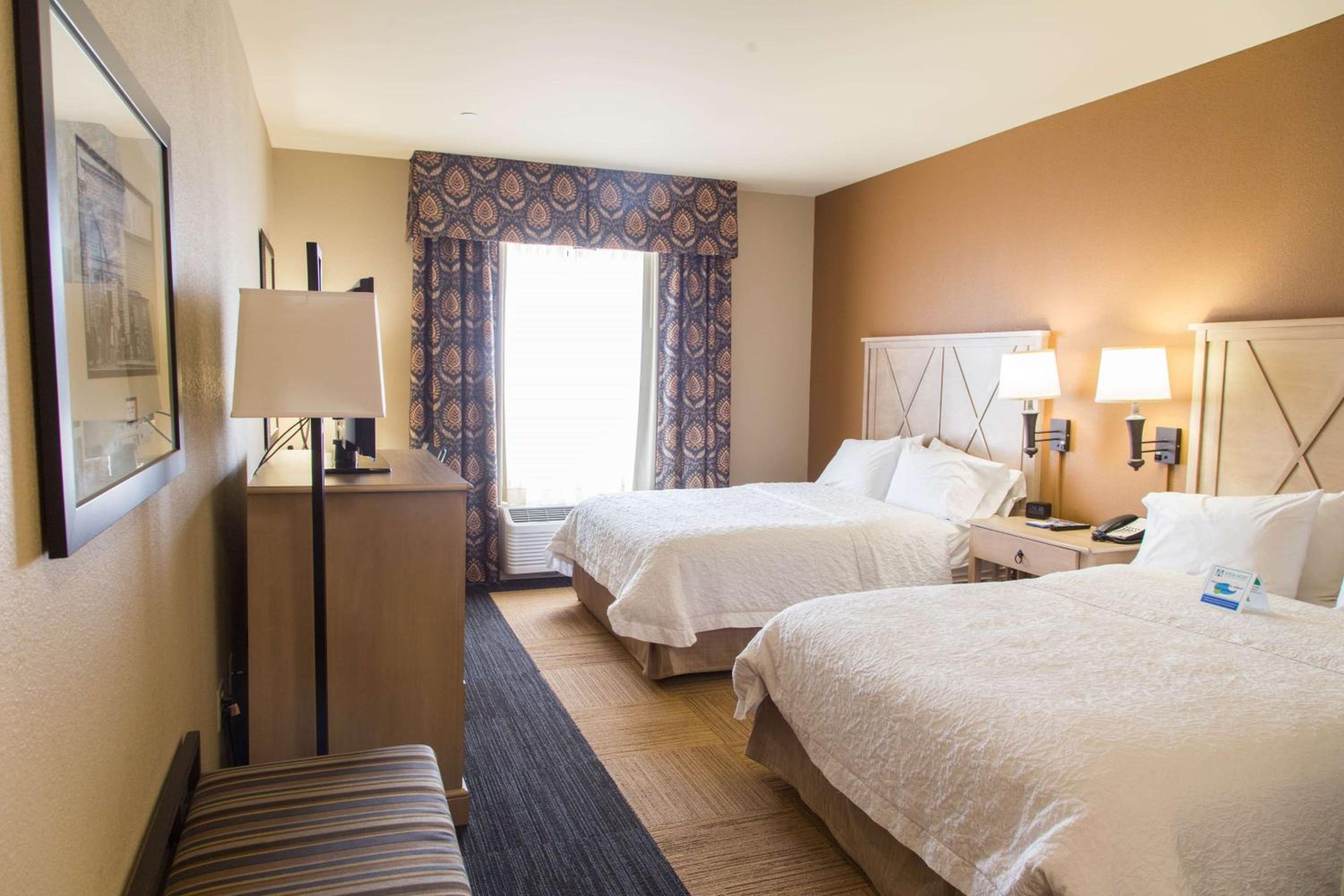 Dodge City Vacations - Hampton Inn  Suites Dodge City - Property Image 29