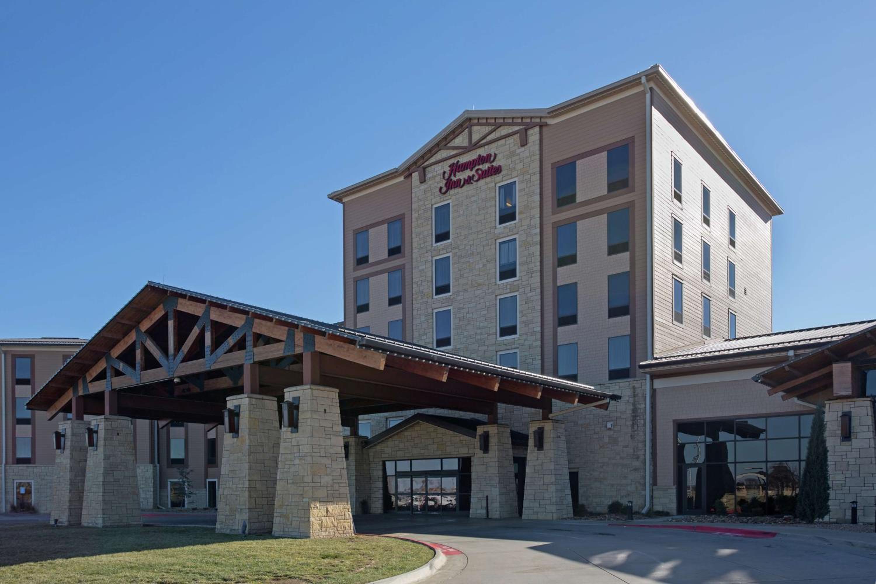 Hotel Hampton Inn & Suites I-35/Mulvane - Image 1