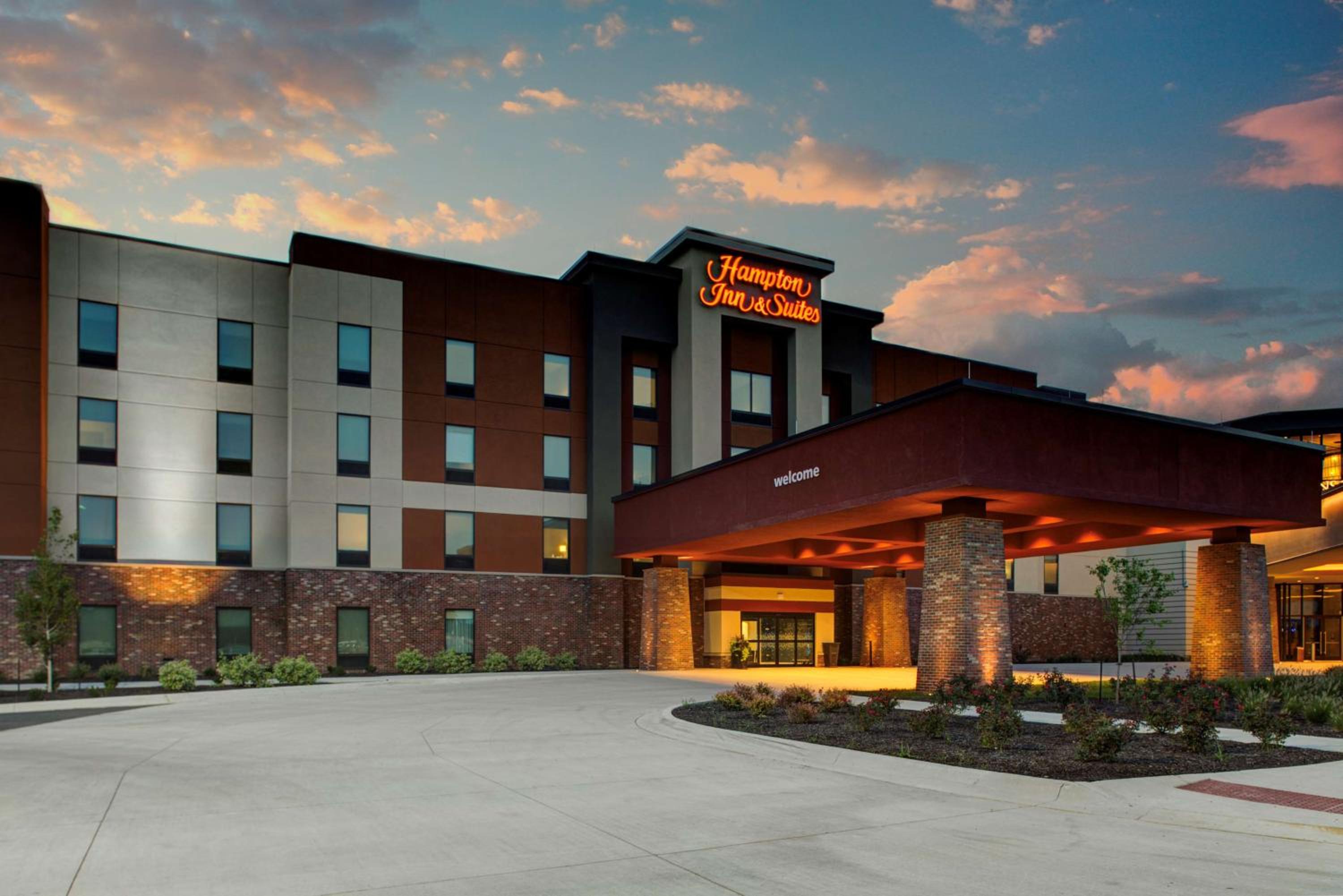 Hotel Hampton Inn & Suites Pittsburg Kansas Crossing - Image 1