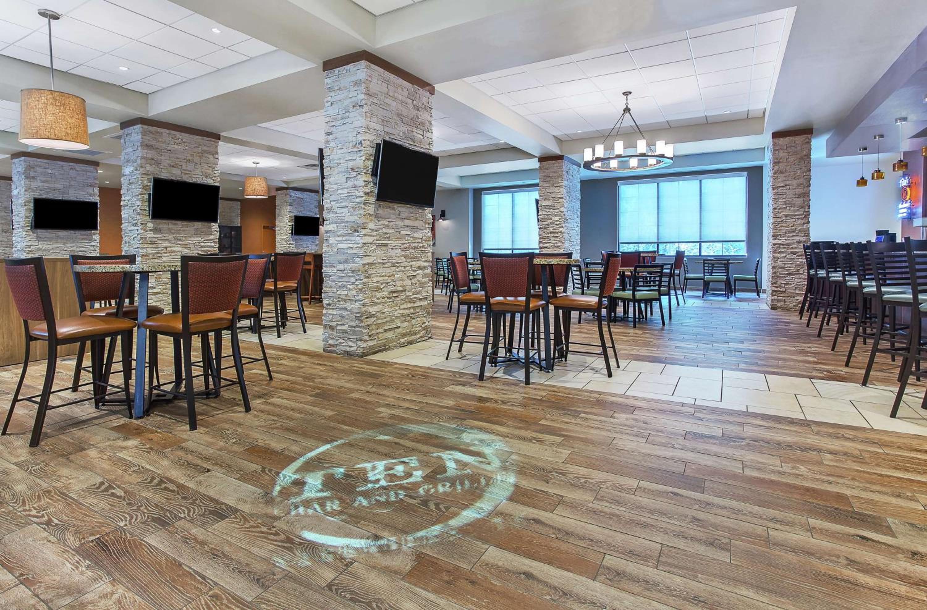 Embassy Suites by Hilton Nashville Airport - Property Image 2