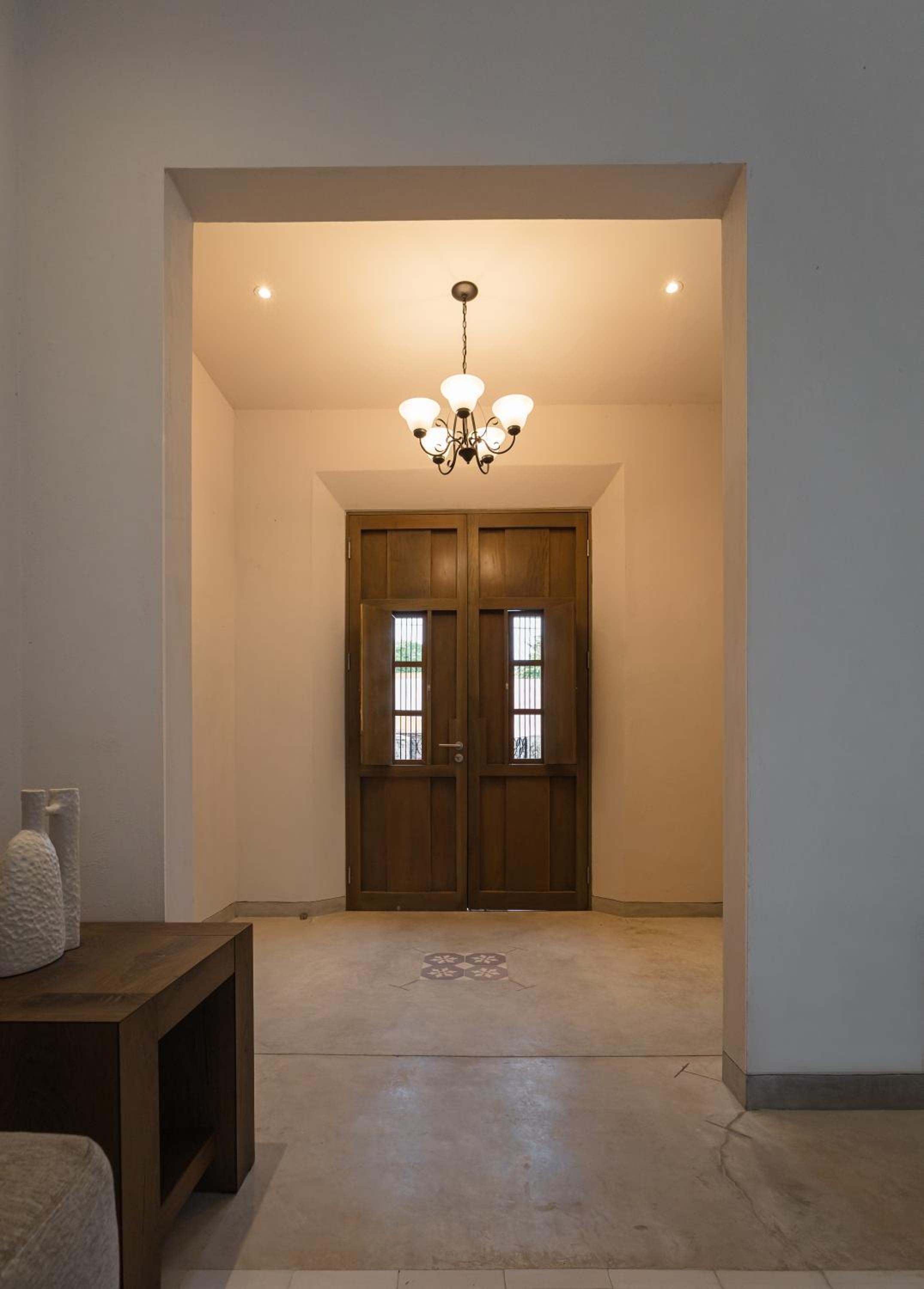 2 Bedrooms w/tv room and studio w/pool and garage view 4