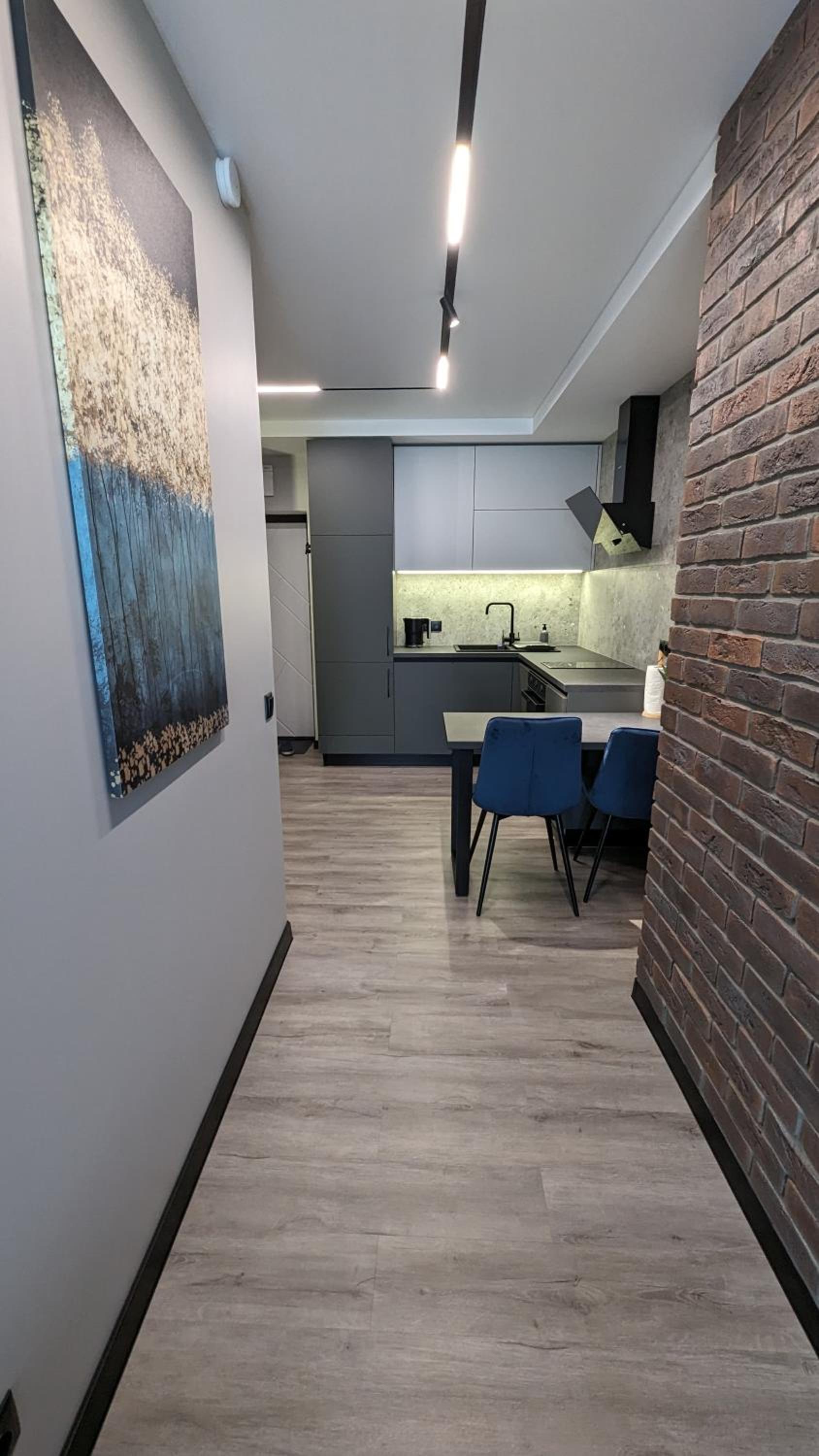 AVENUE APARTMENTS