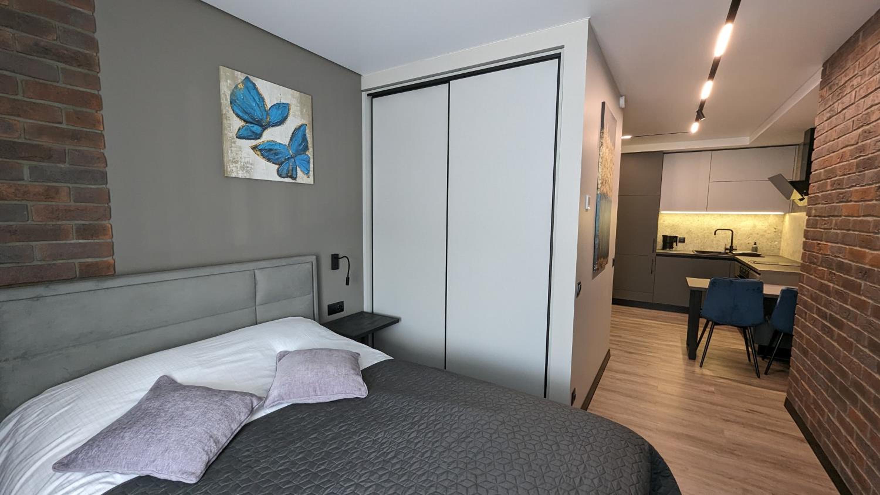 AVENUE APARTMENTS