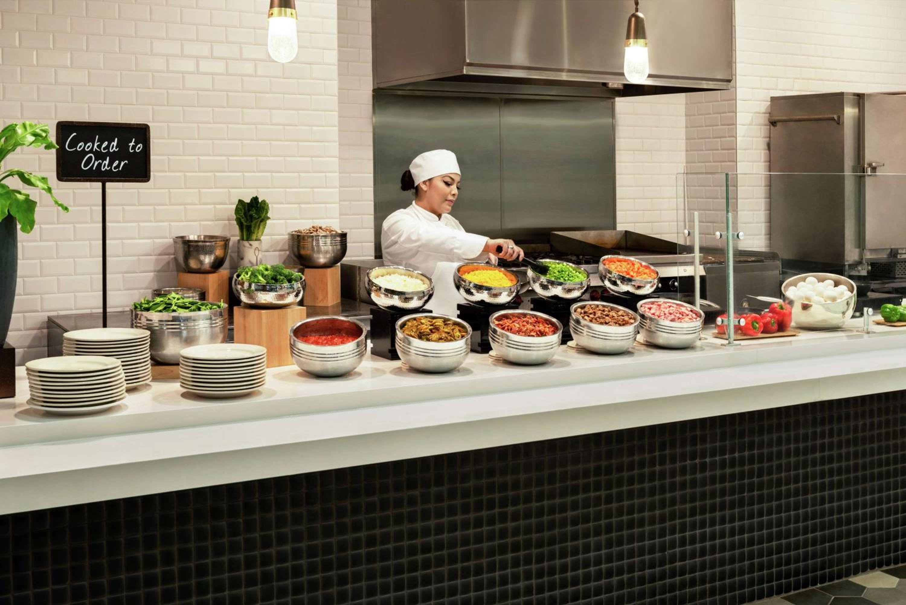 Embassy Suites by Hilton Convention Center Las Vegas 3