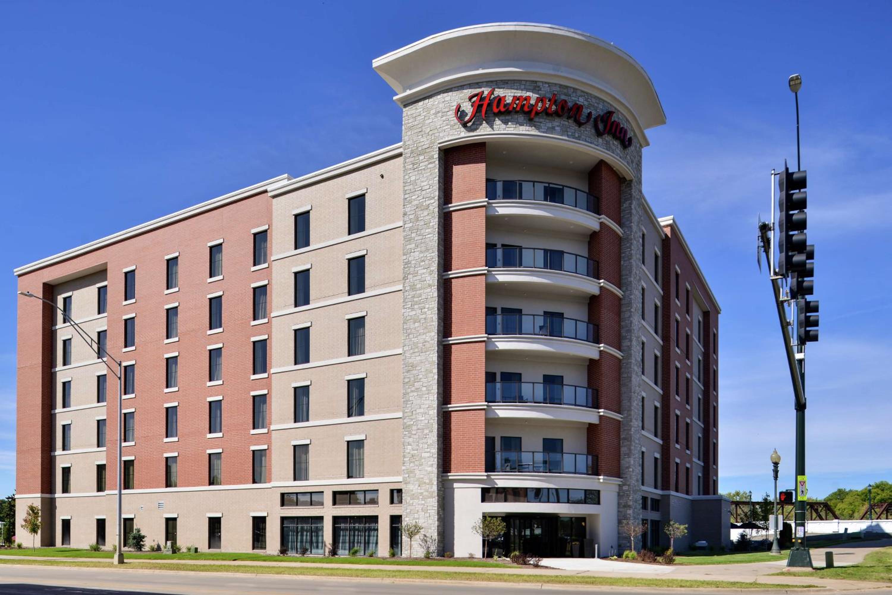 Hotel Hampton Inn Cedar Falls Downtown, Ia - Image 1