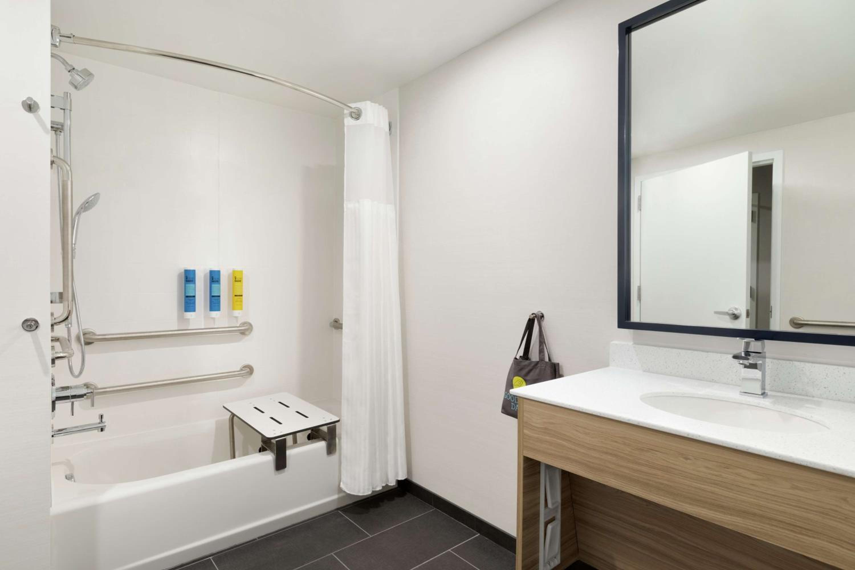 Albany Vacations - Tru by Hilton Albany Crossgates Mall - Property Image 7