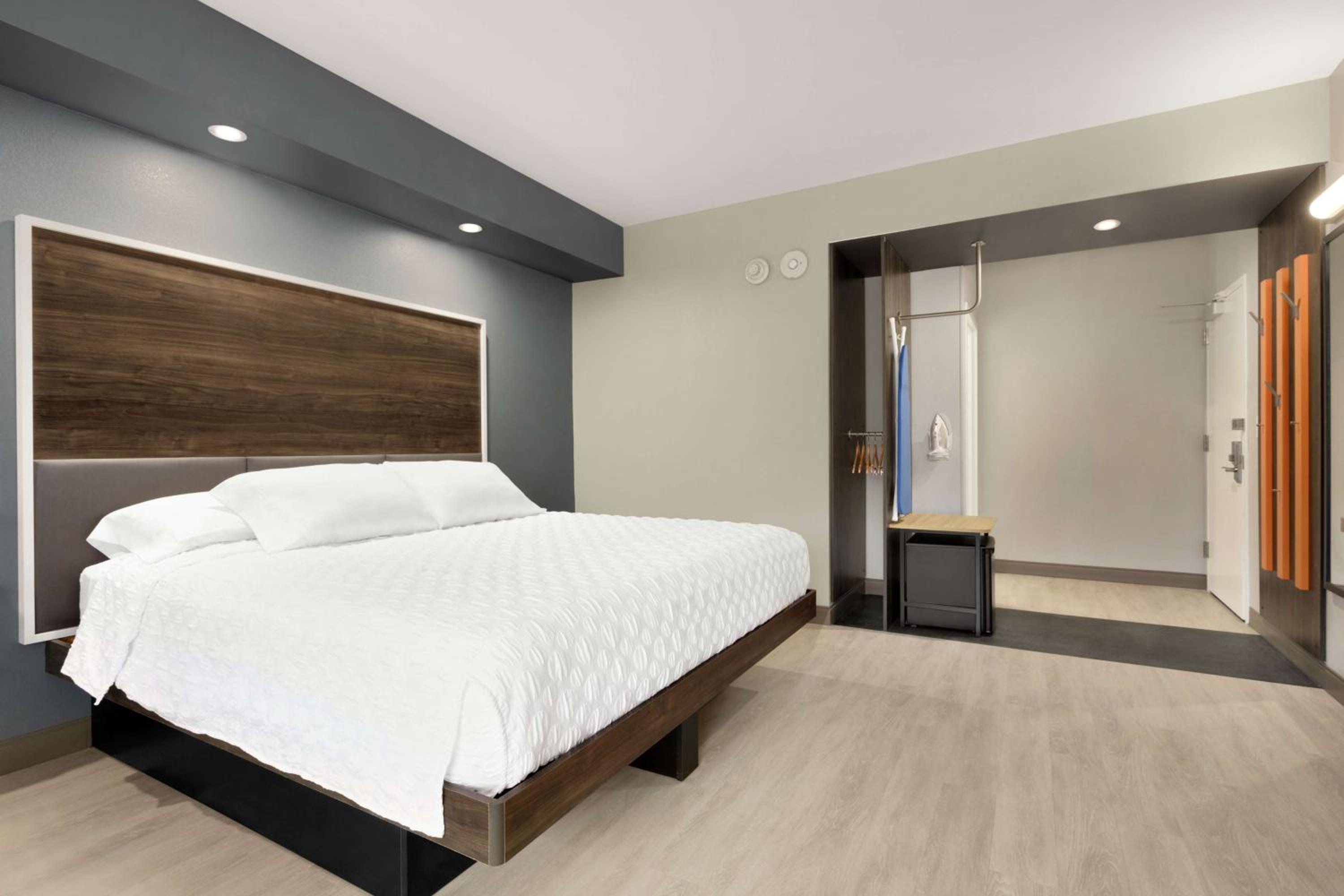 Albany Vacations - Tru by Hilton Albany Crossgates Mall - Property Image 9