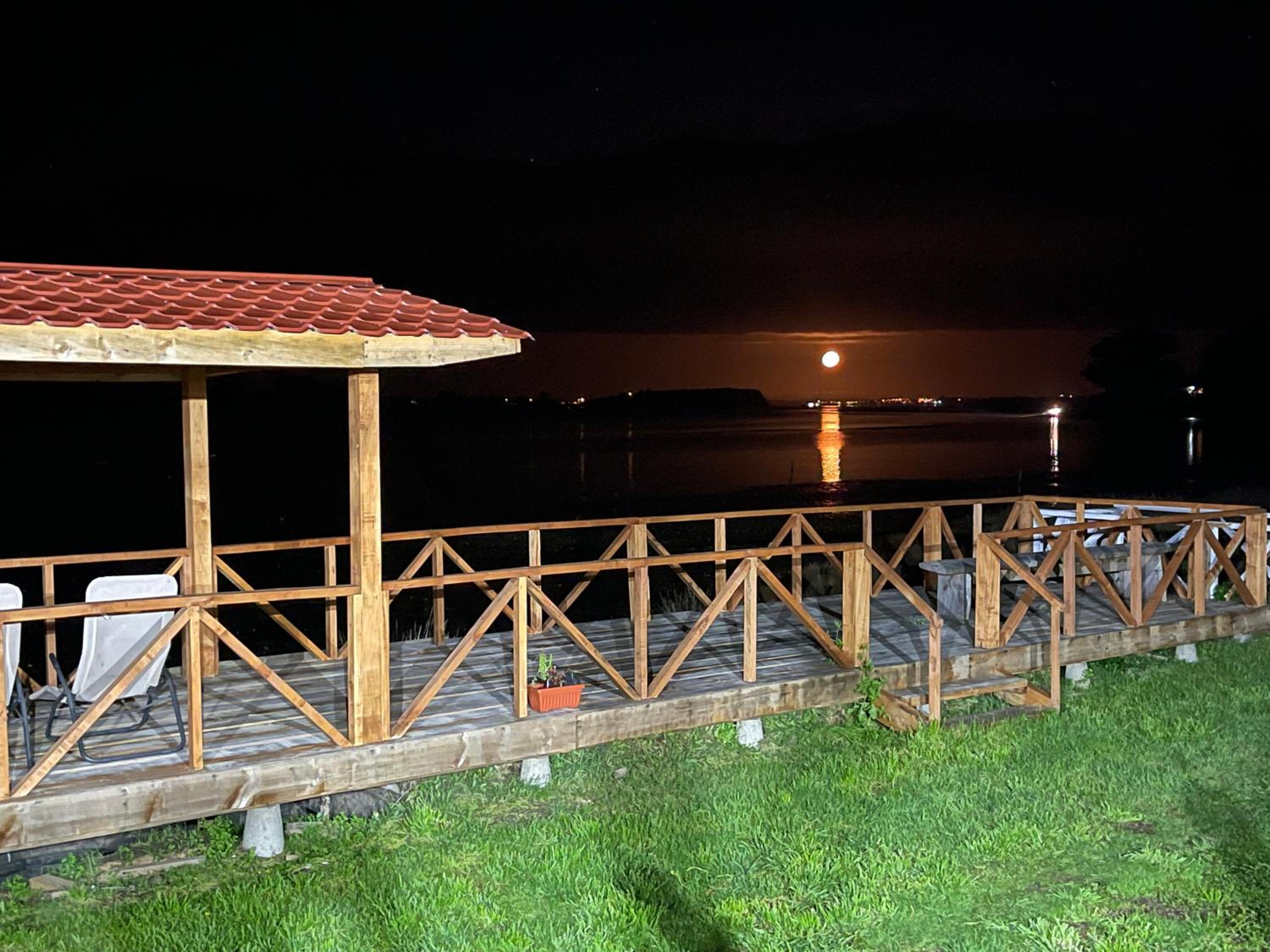 Cabañas y Tinajas Rio Quenuir