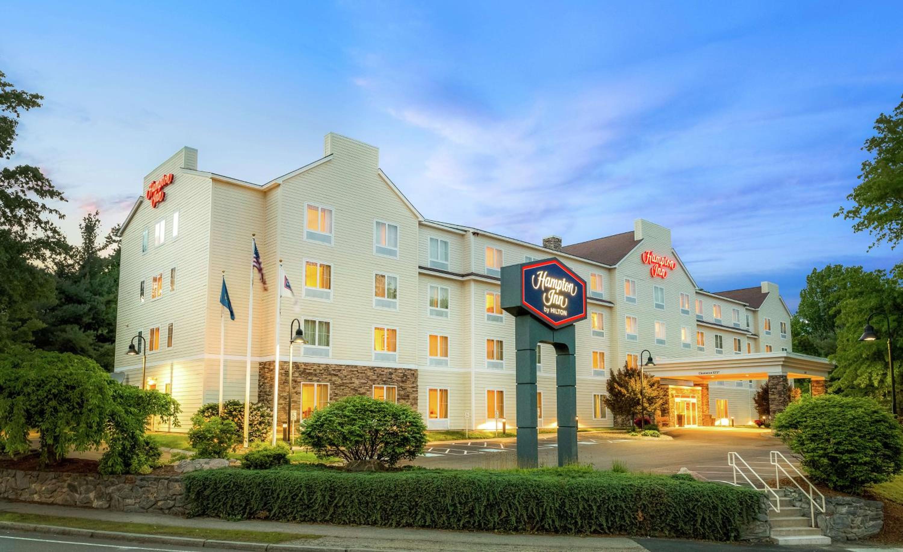 Hotel Hampton Inn Nashua - Image 1