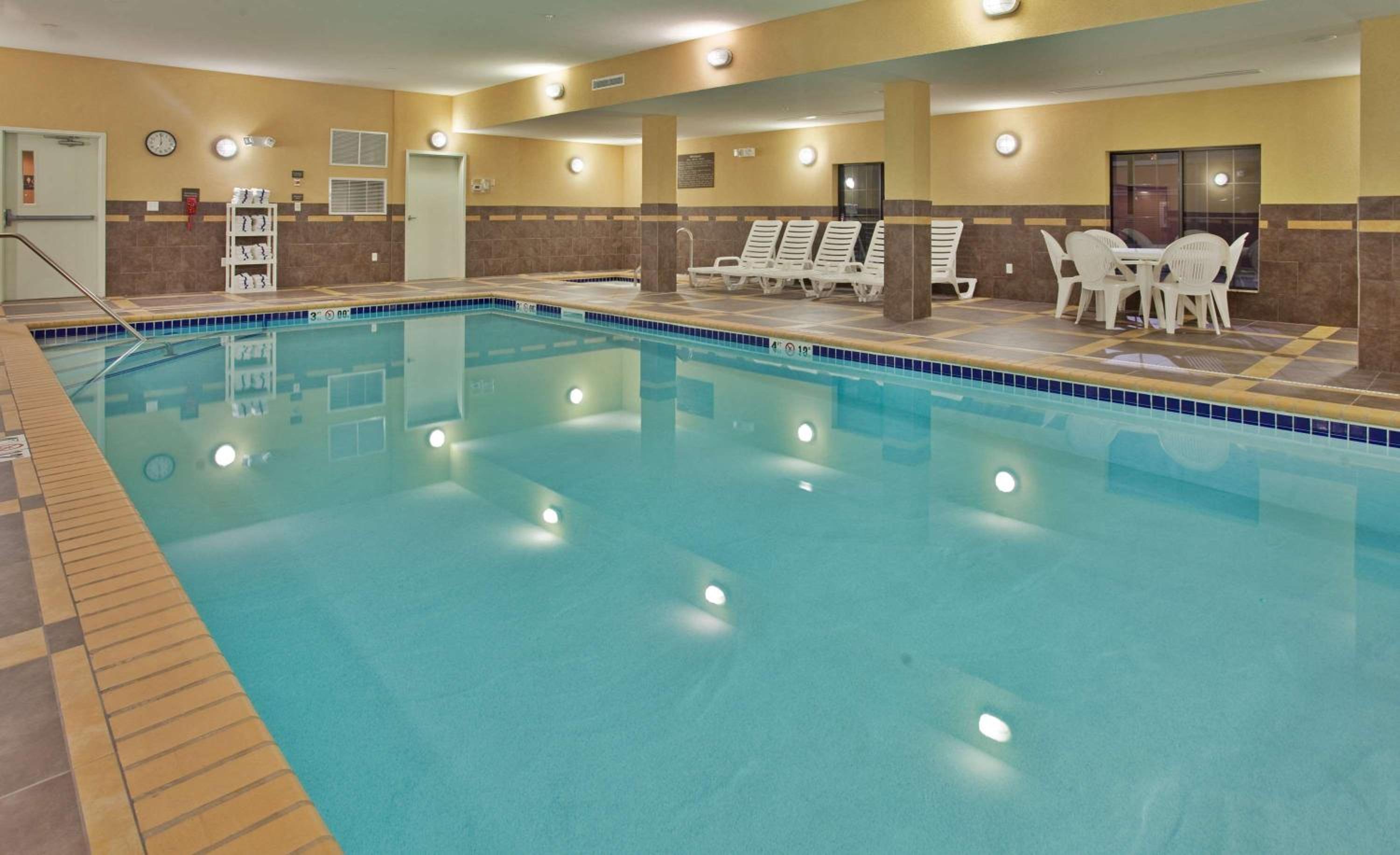 Watertown Vacations - Hampton Inn  Suites Watertown - Property Image 3