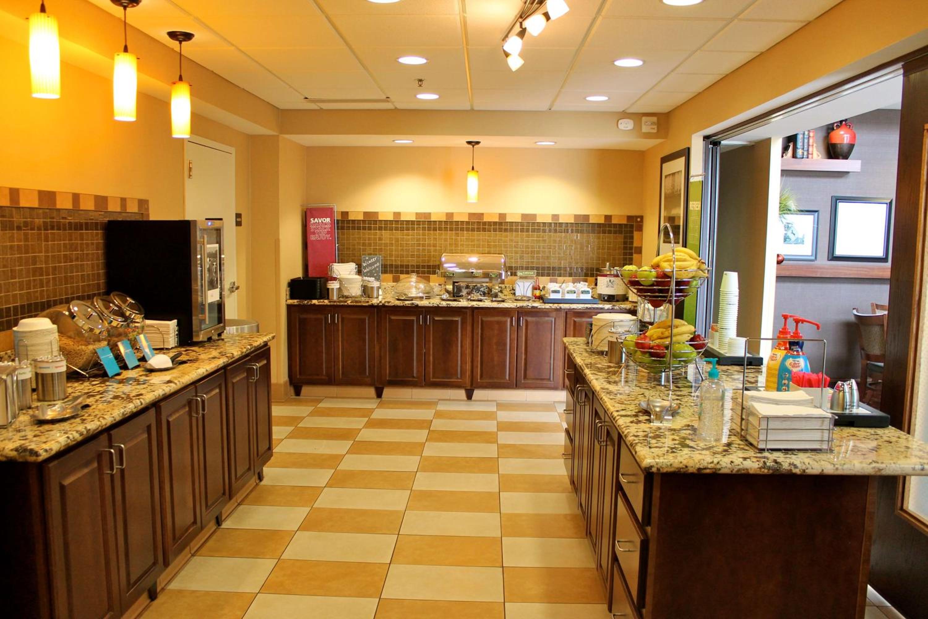 Watertown Vacations - Hampton Inn  Suites Watertown - Property Image 4