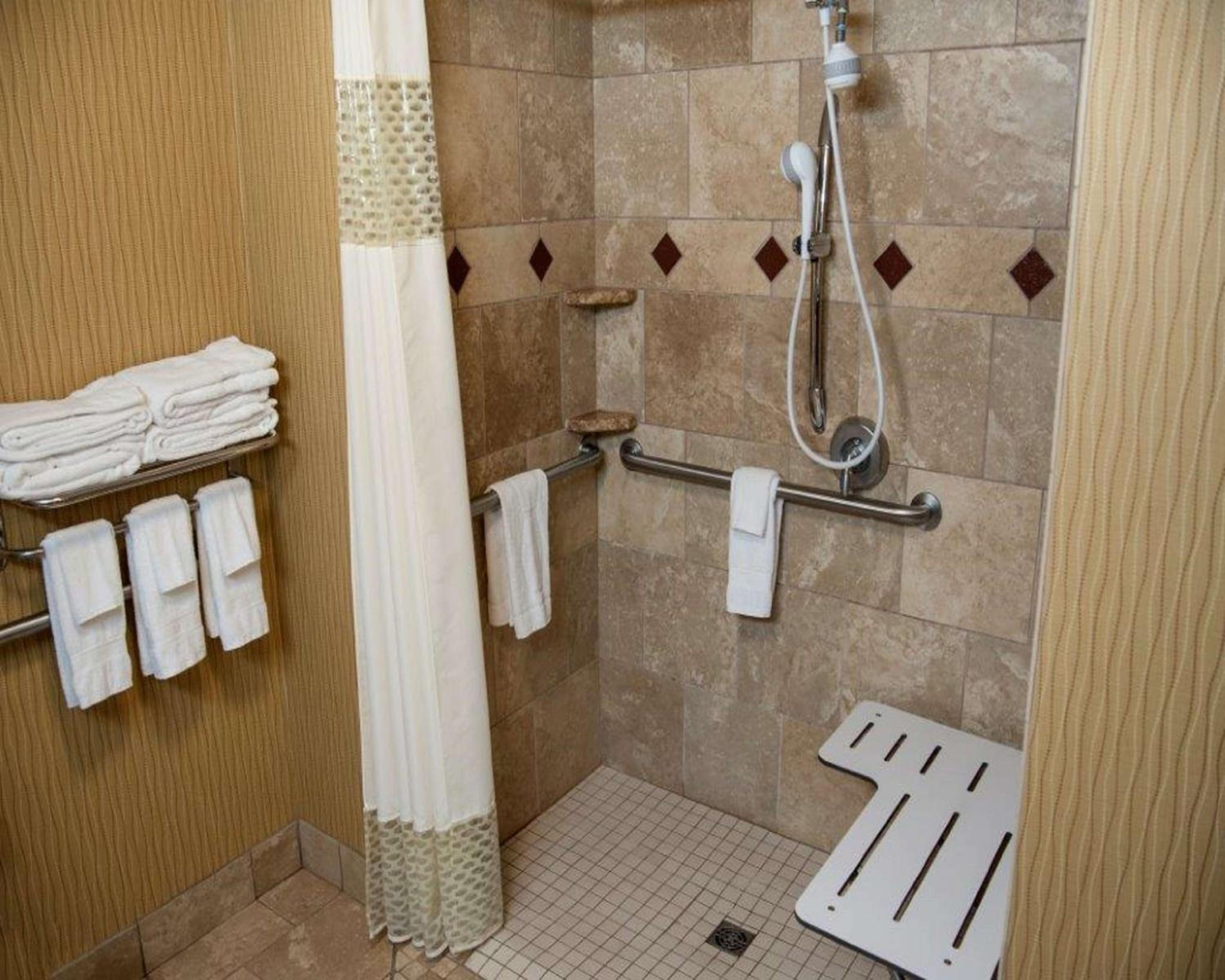 Watertown Vacations - Hampton Inn  Suites Watertown - Property Image 11