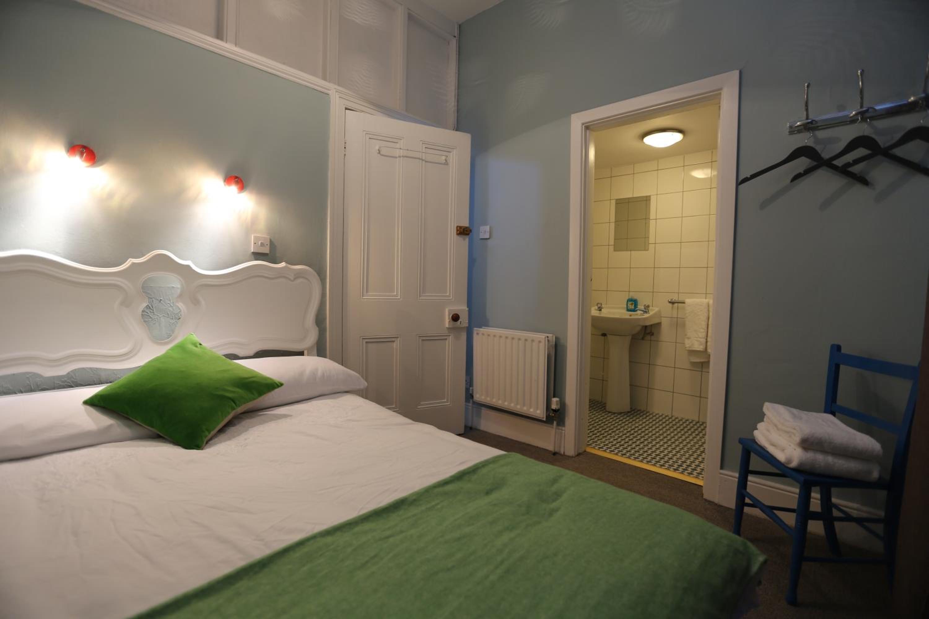 Rolling Wave Guesthouse