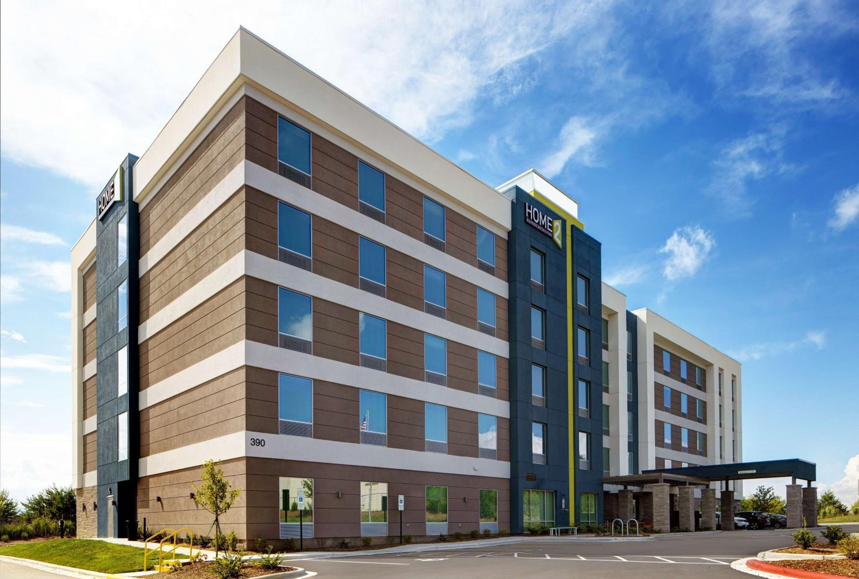 Hotel Home2 Suites By Hilton Asheville Airport - Image 1