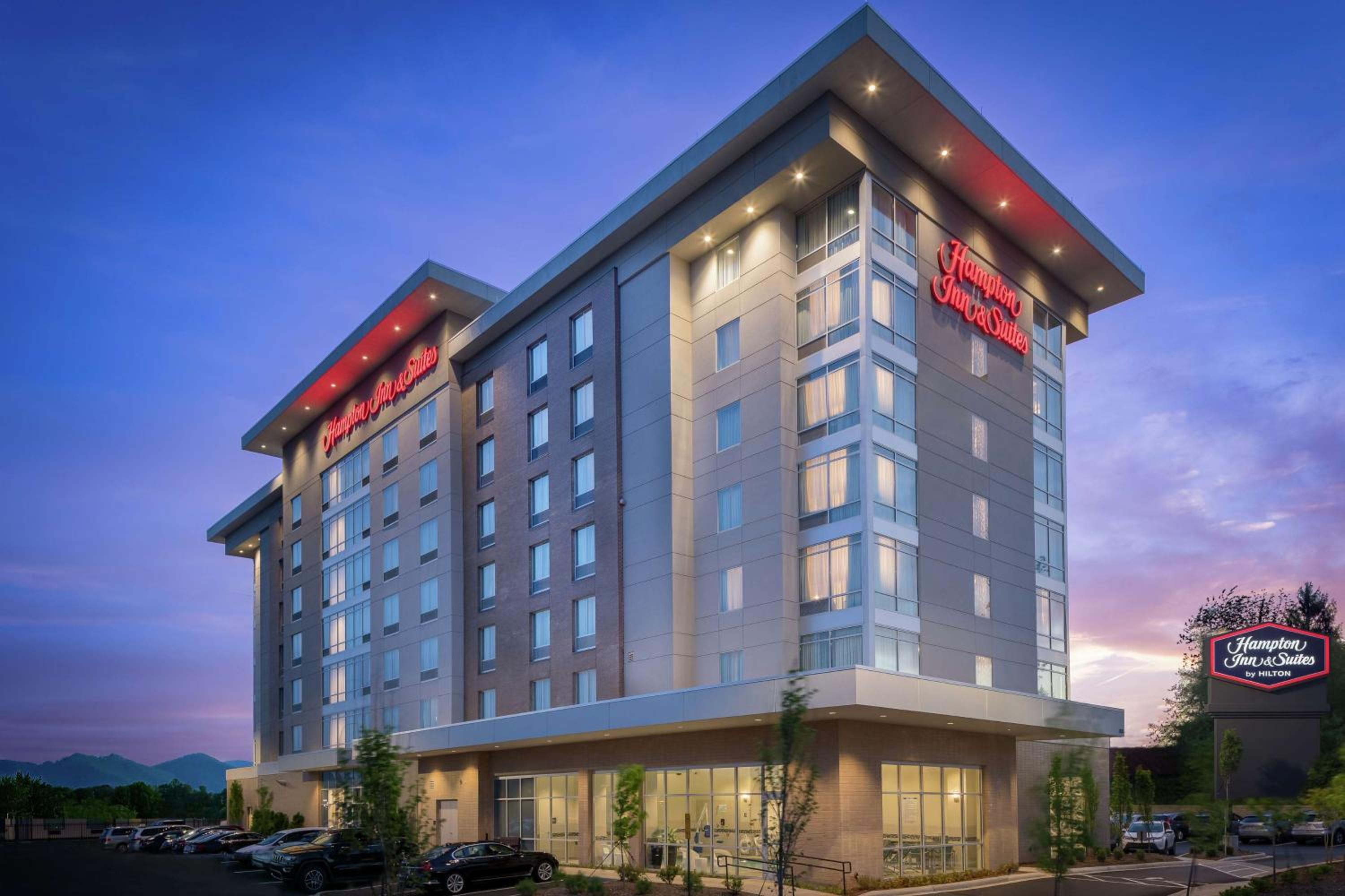 Hotel Hampton Inn & Suites Asheville Biltmore Area - Image 1