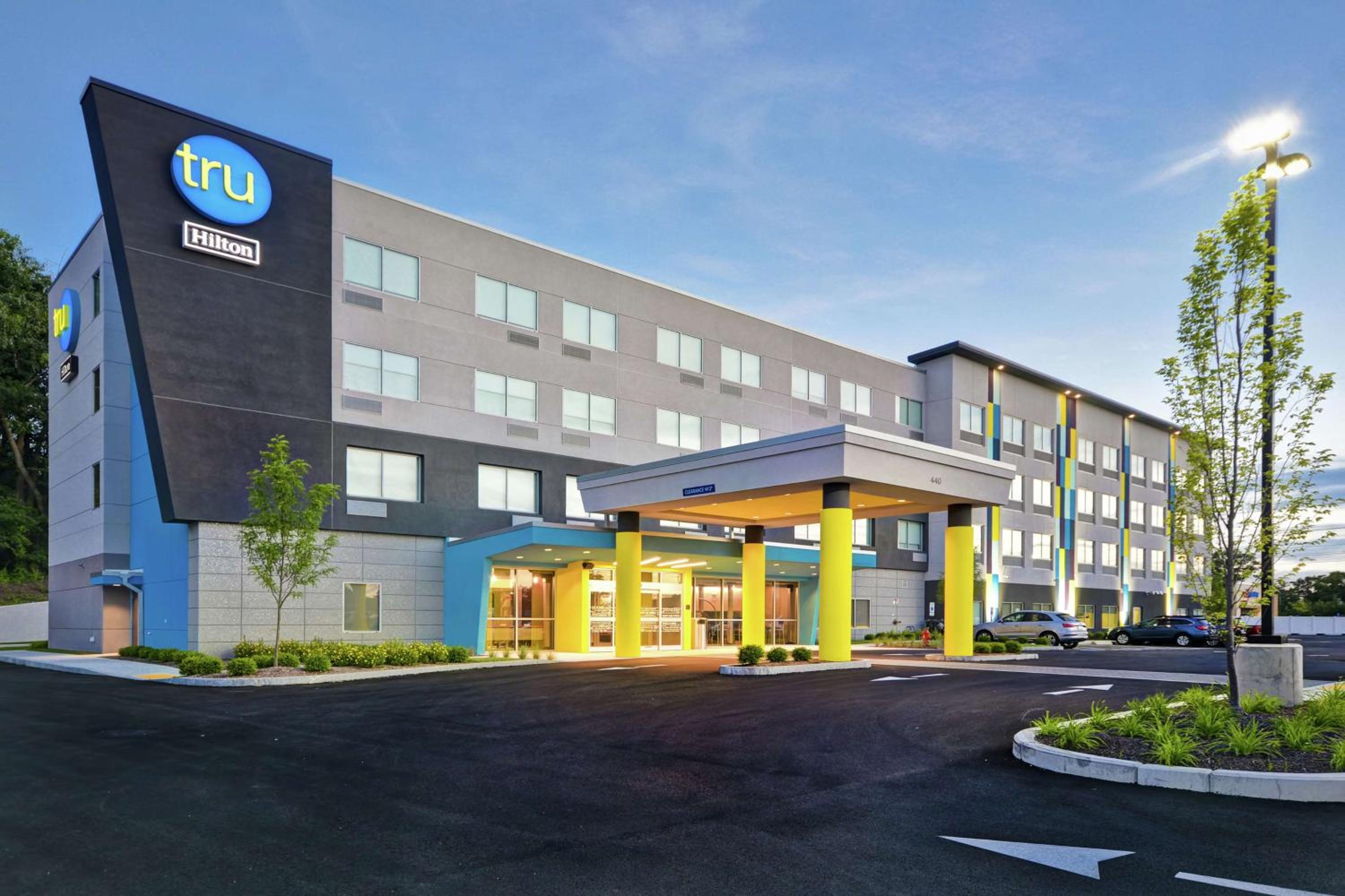 Hotel Tru By Hilton Chicopee Springfield - Image 1