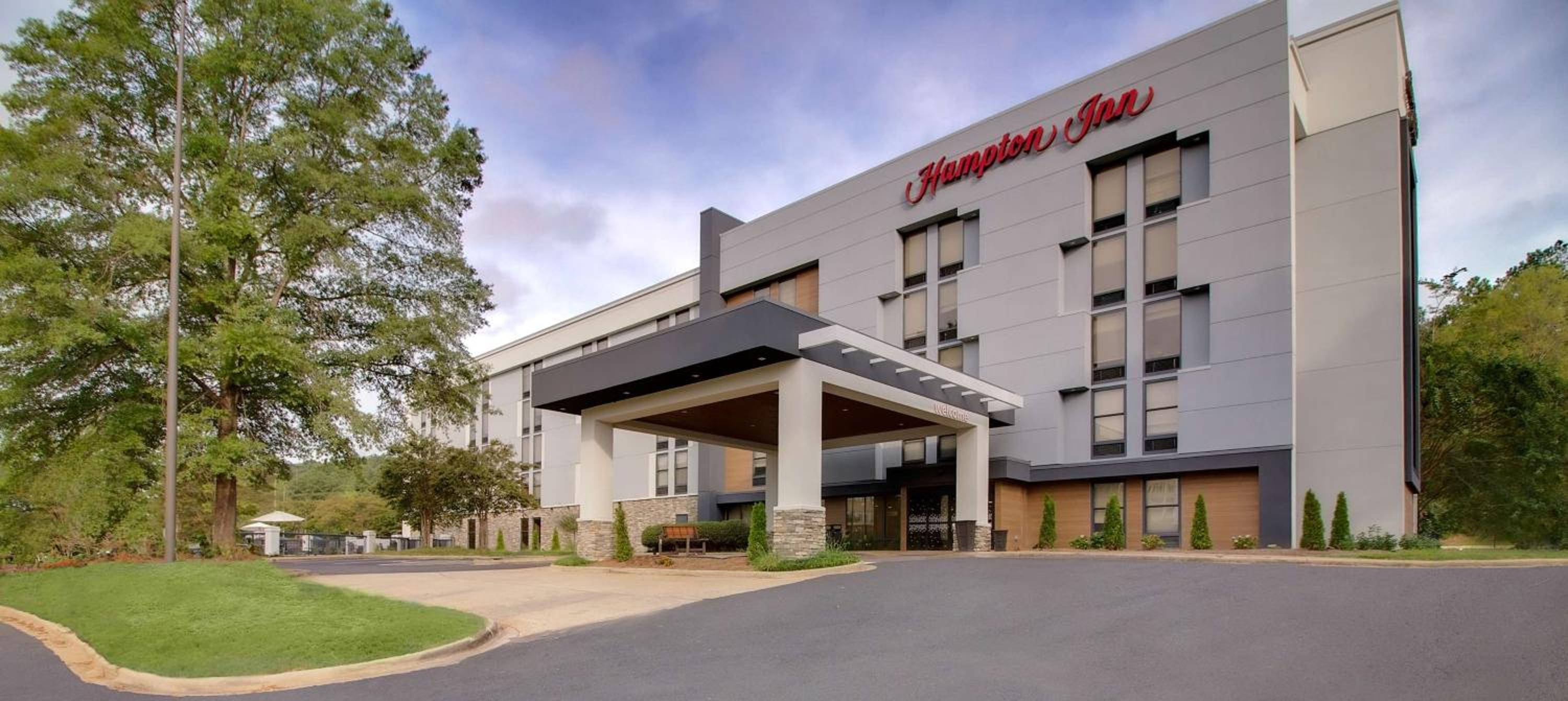Birmingham Vacations - Hampton Inn Birmingham-Colonnade 280 - Property Image 1
